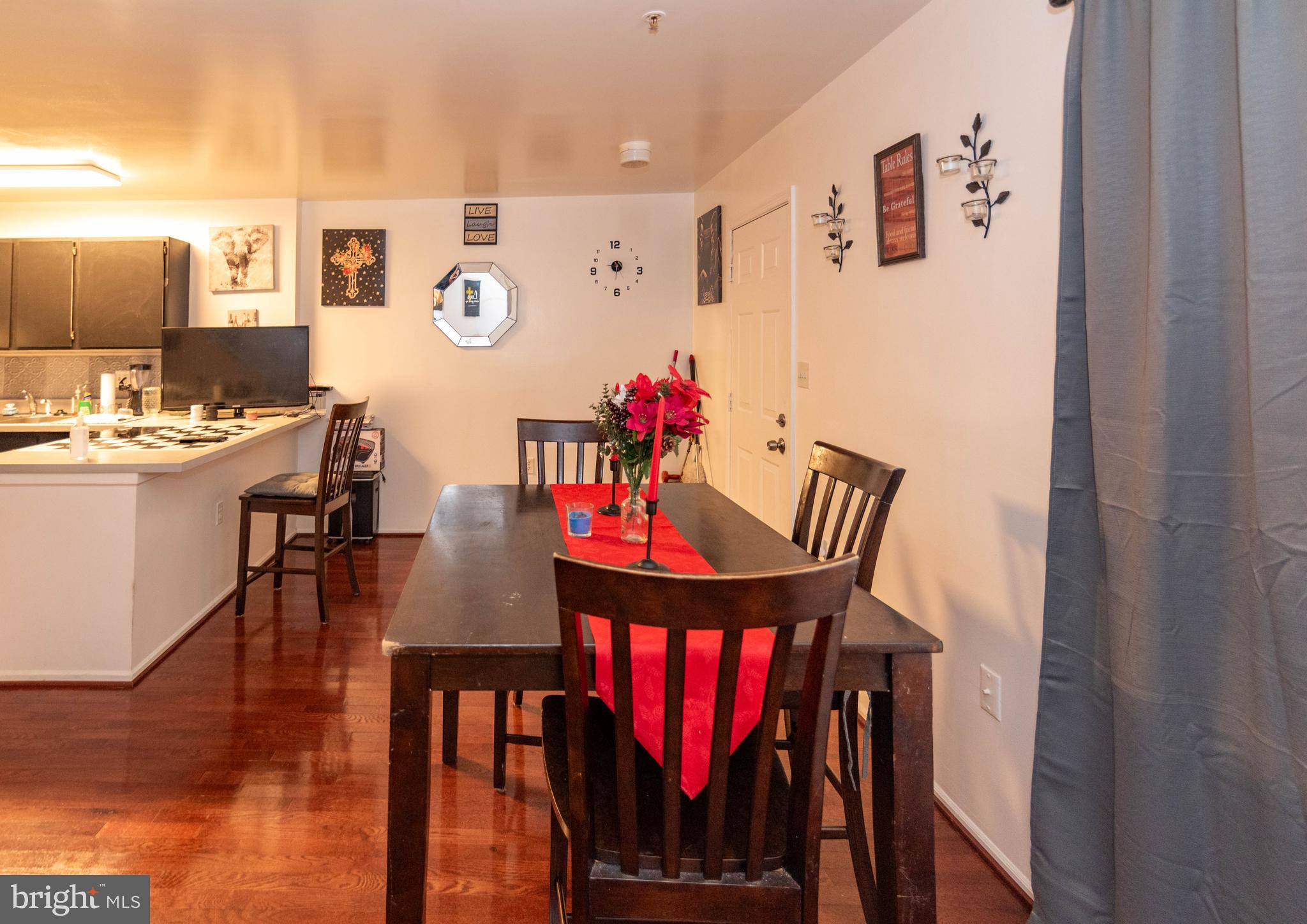 JOHNSTON SQUARE - Residential