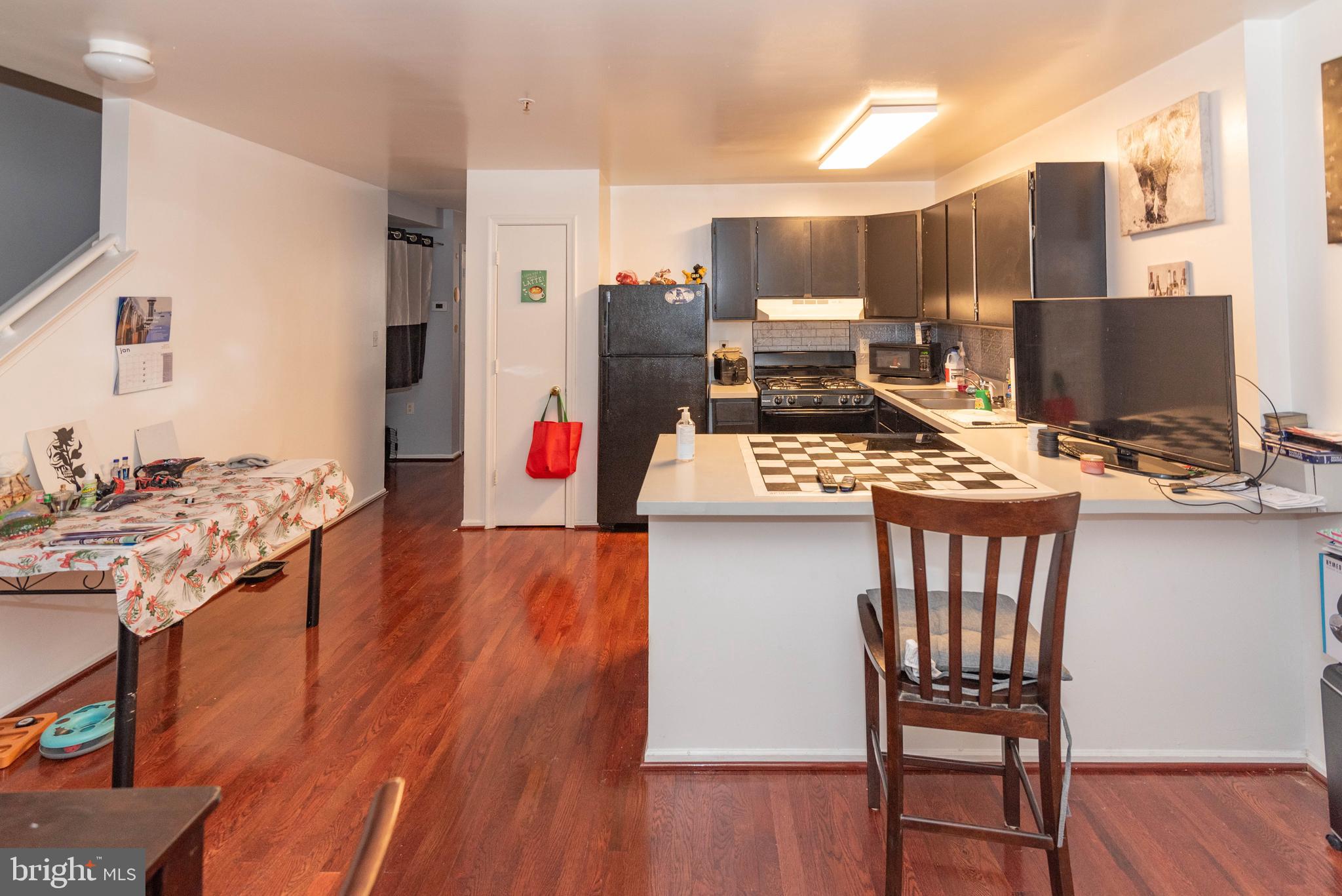 JOHNSTON SQUARE - Residential