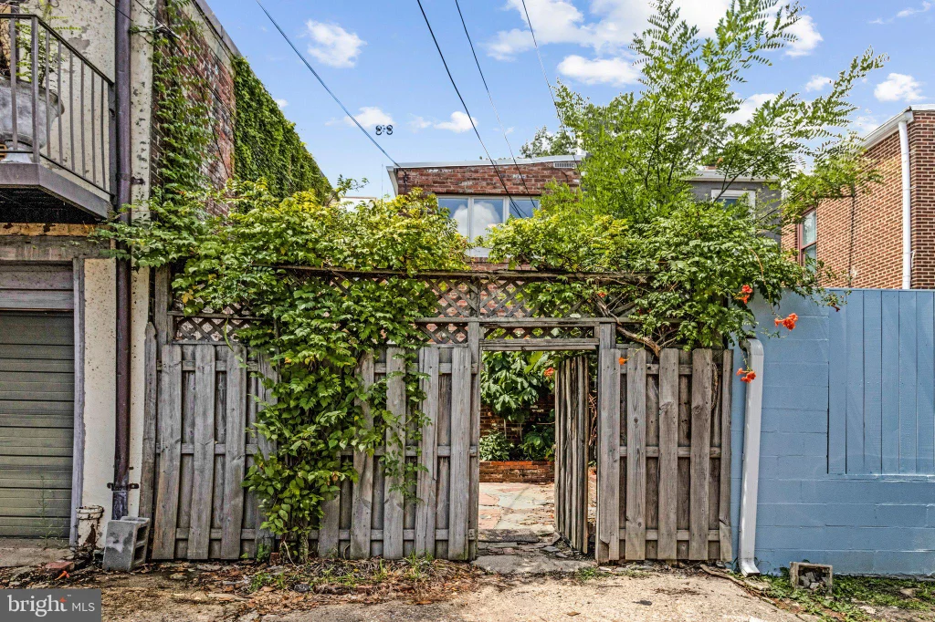 122 3rd Street SE, Washington, DC 20003
