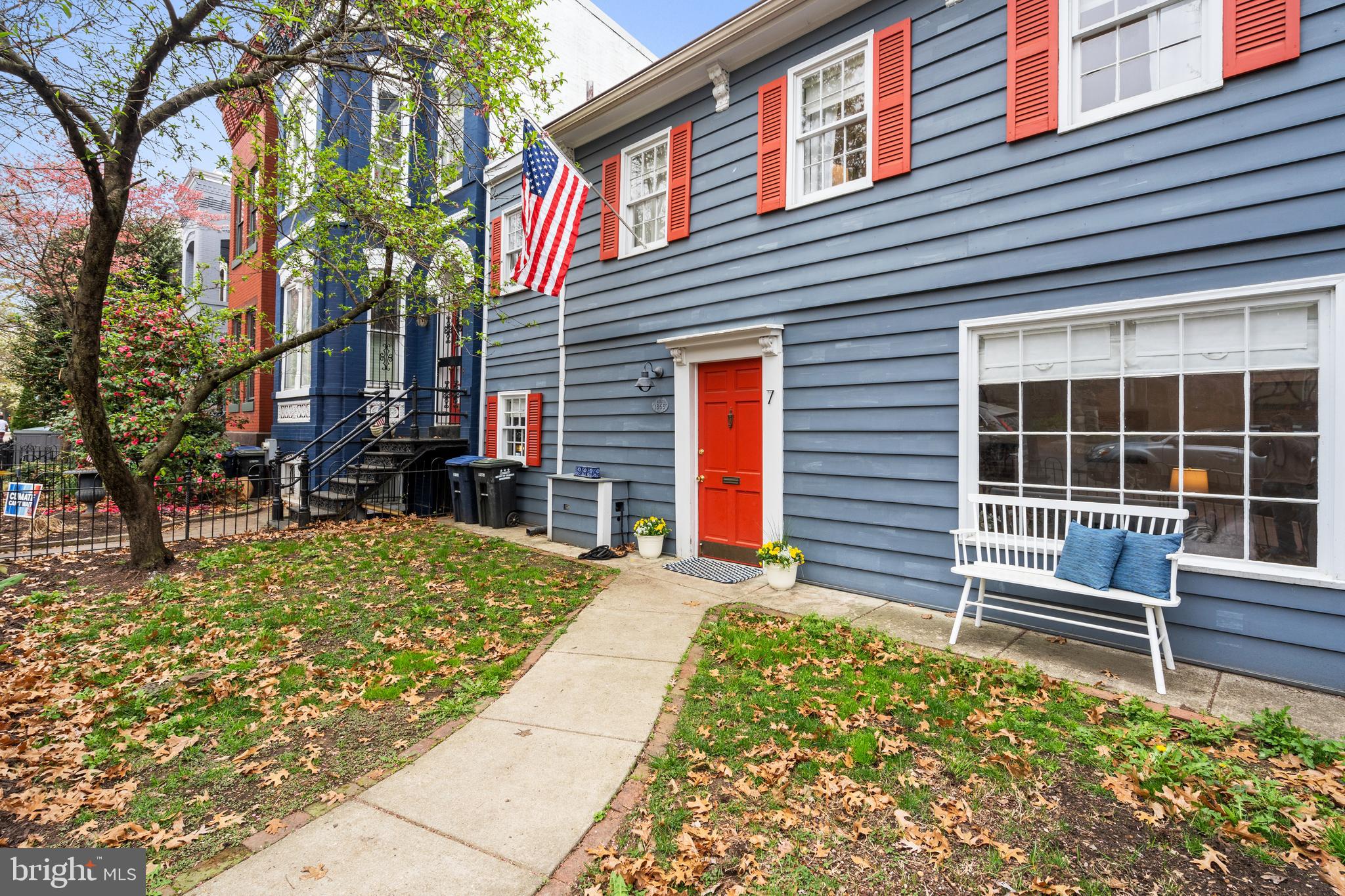 7 9TH STREET SE