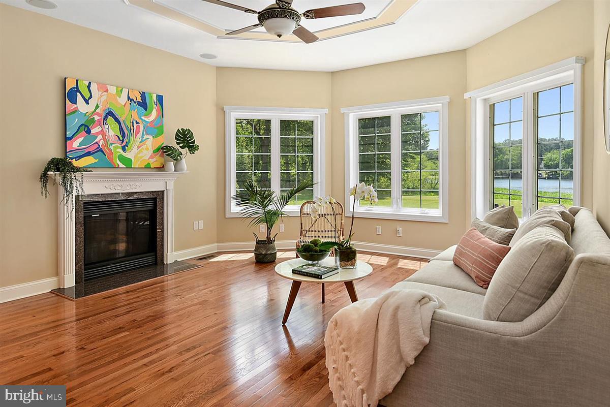 HARBOR POINTE - Residential