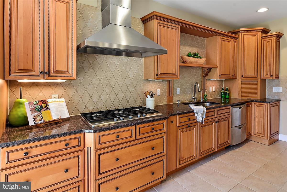 HARBOR POINTE - Residential