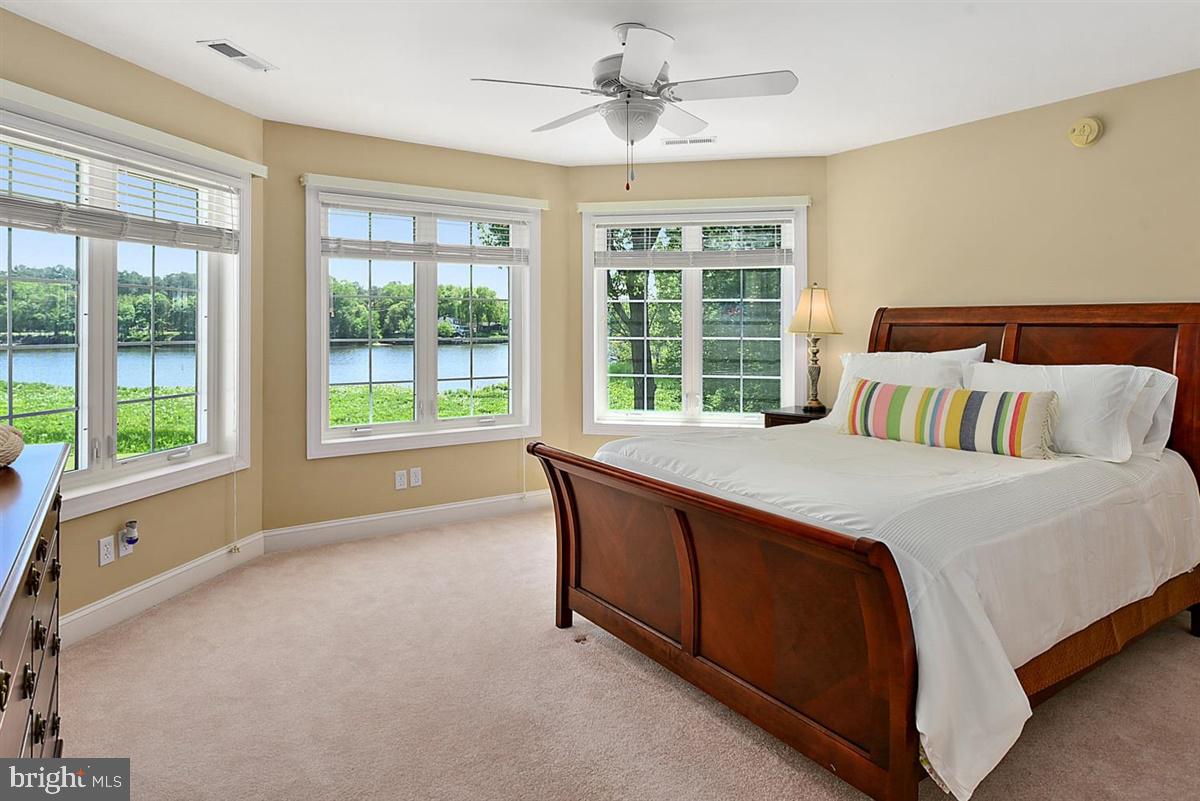 HARBOR POINTE - Residential