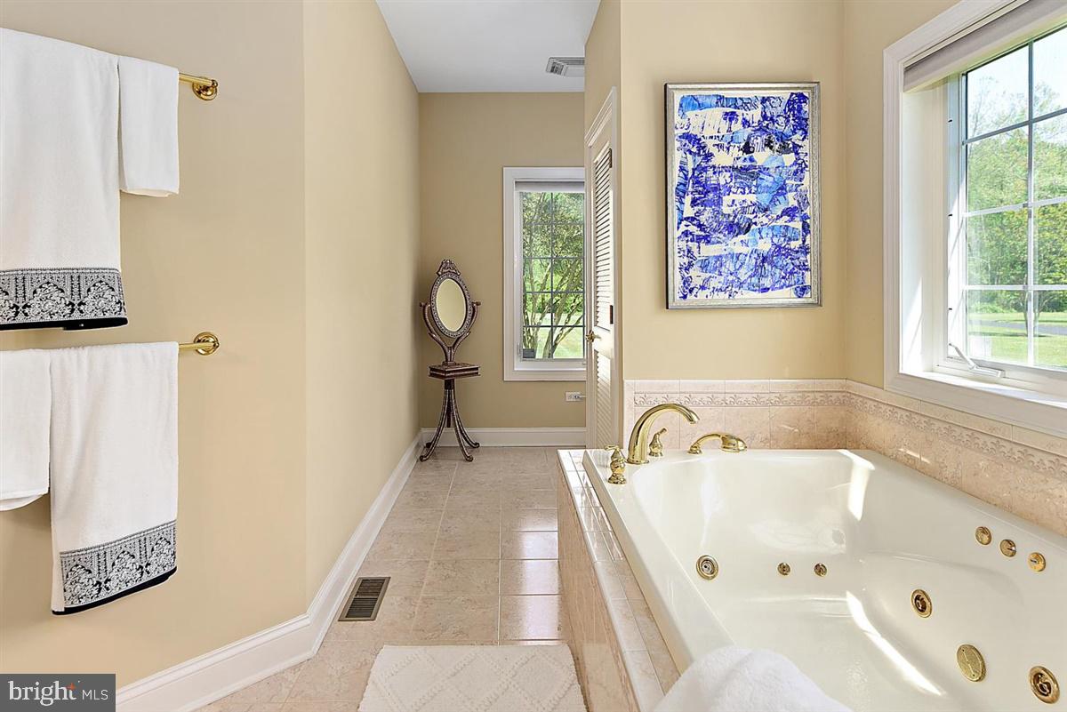 HARBOR POINTE - Residential