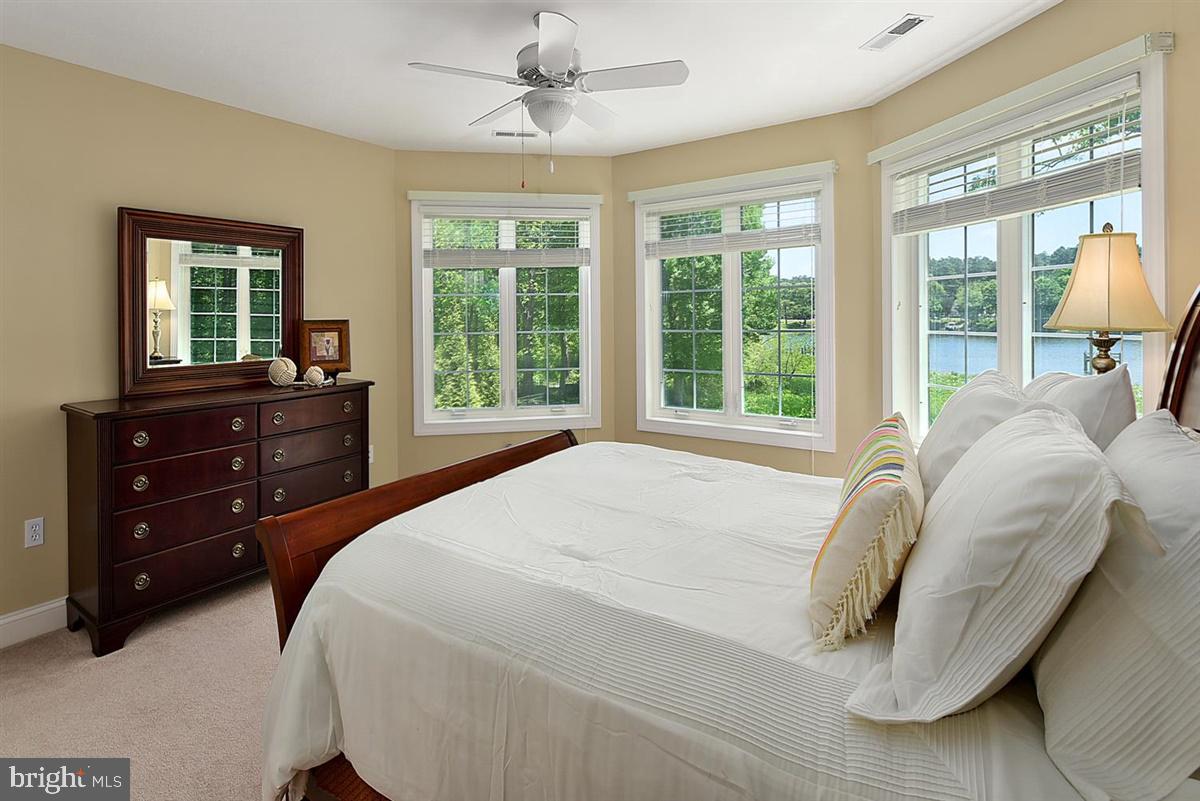 HARBOR POINTE - Residential