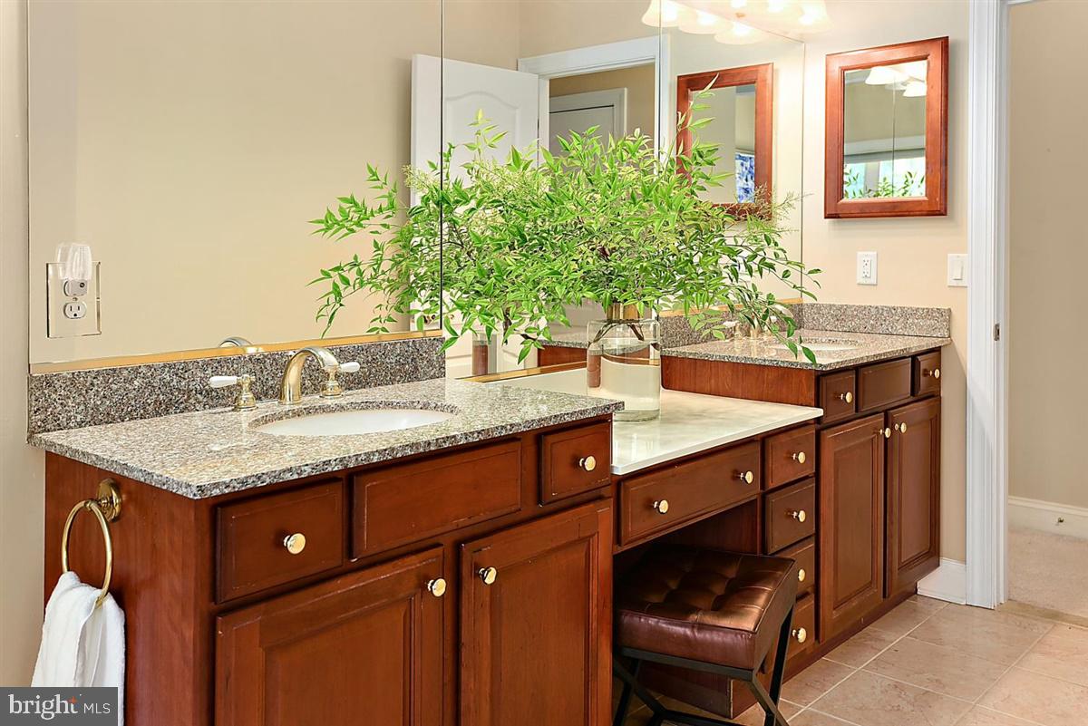 HARBOR POINTE - Residential