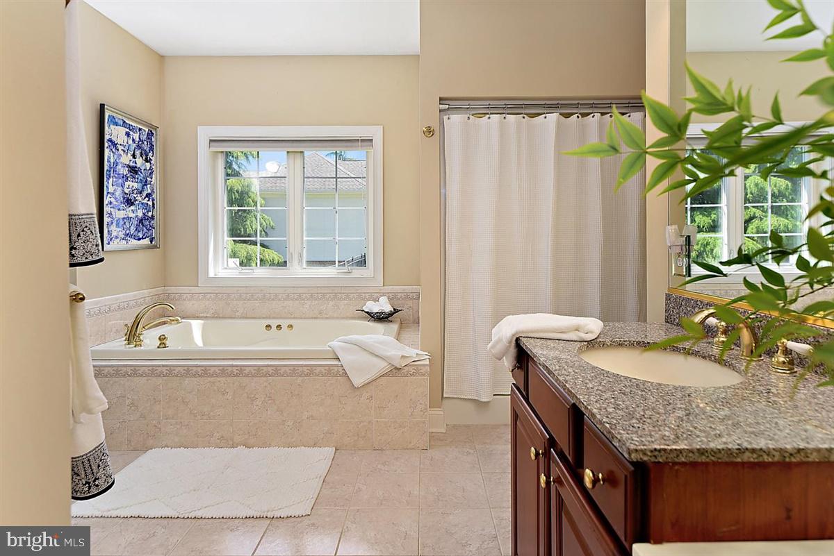 HARBOR POINTE - Residential