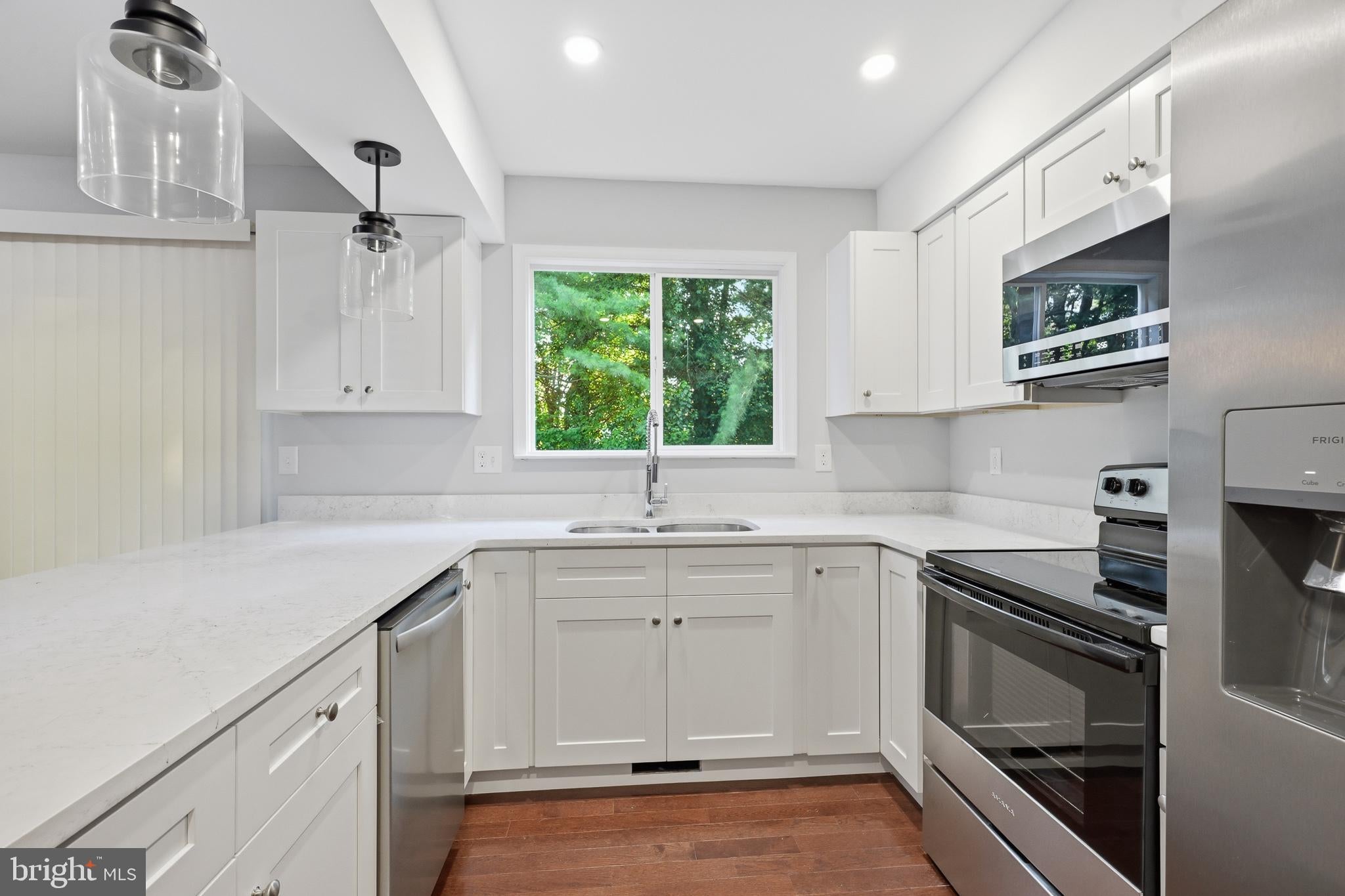 214 NORTHDOWN DRIVE