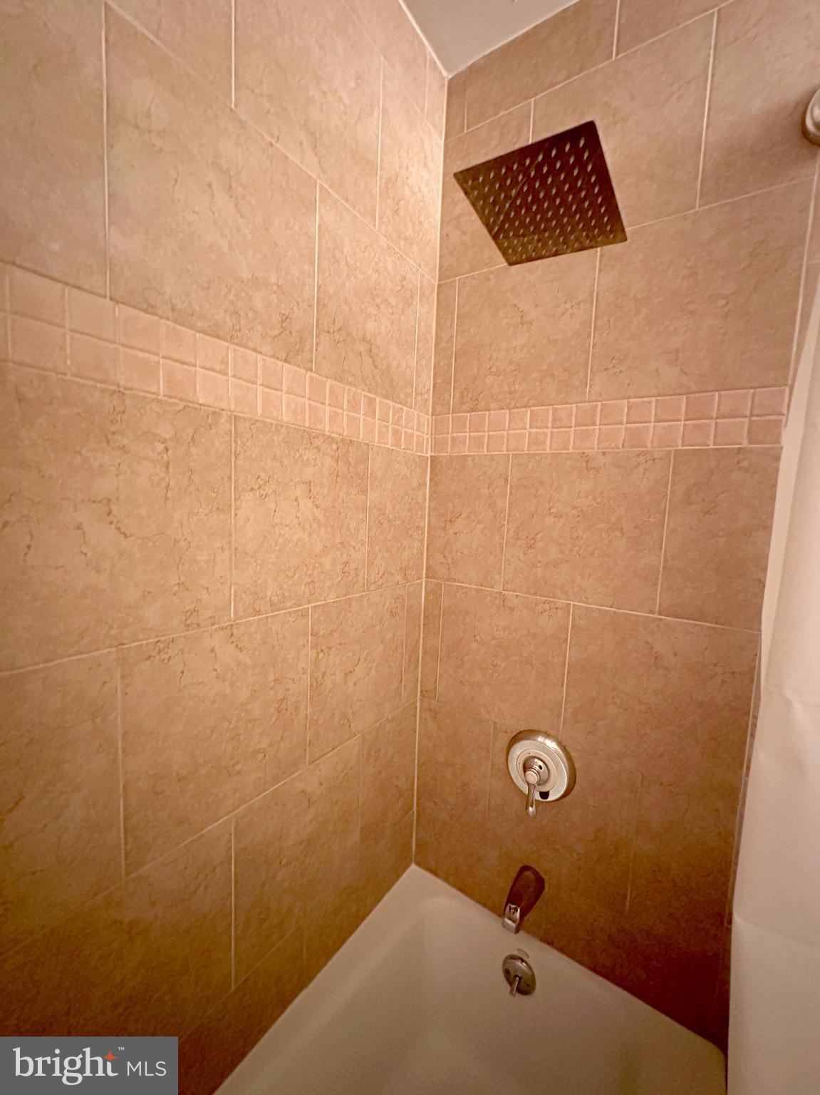 UNIVERSITY CITY - Residential Lease