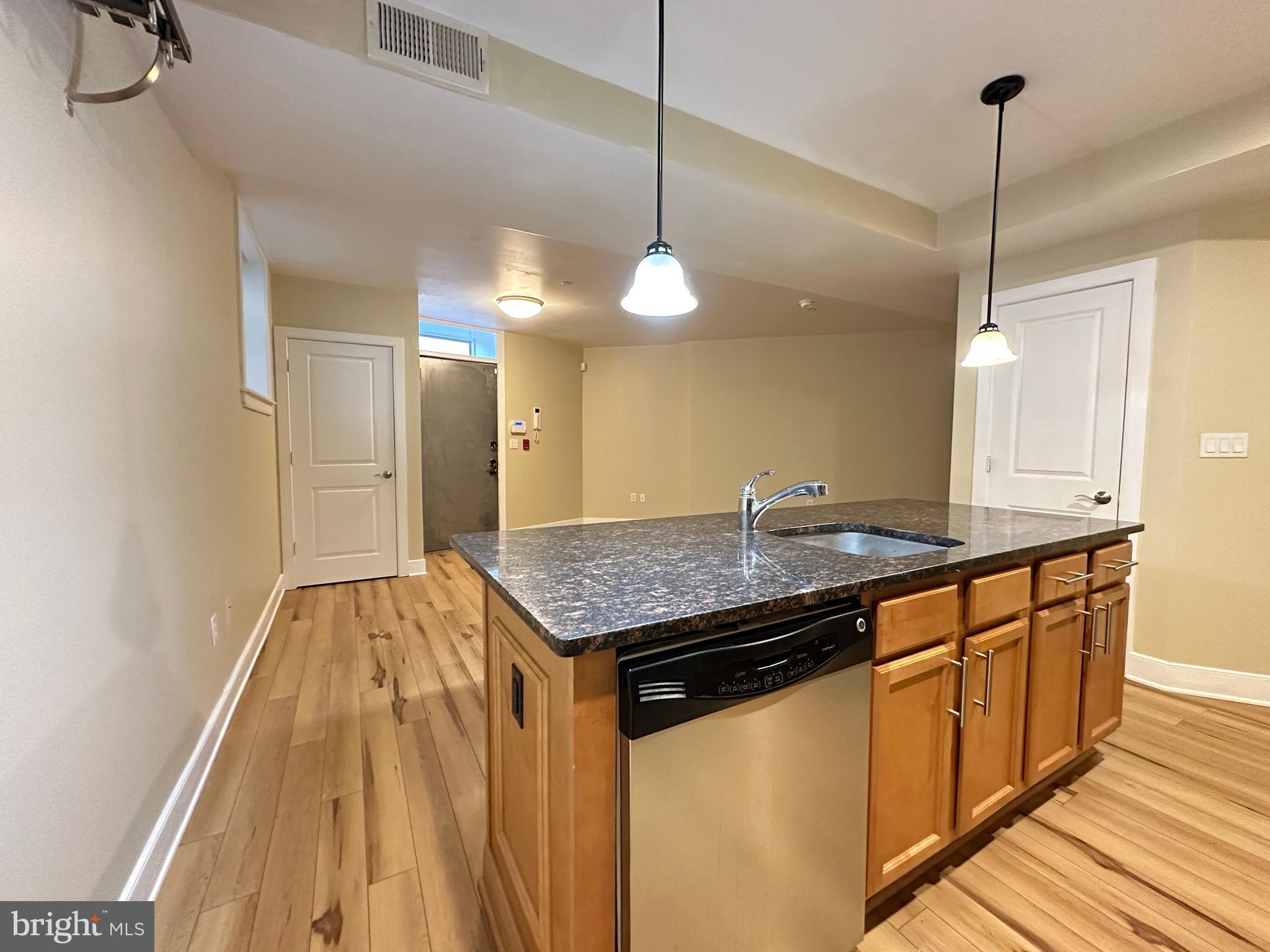 UNIVERSITY CITY - Residential Lease