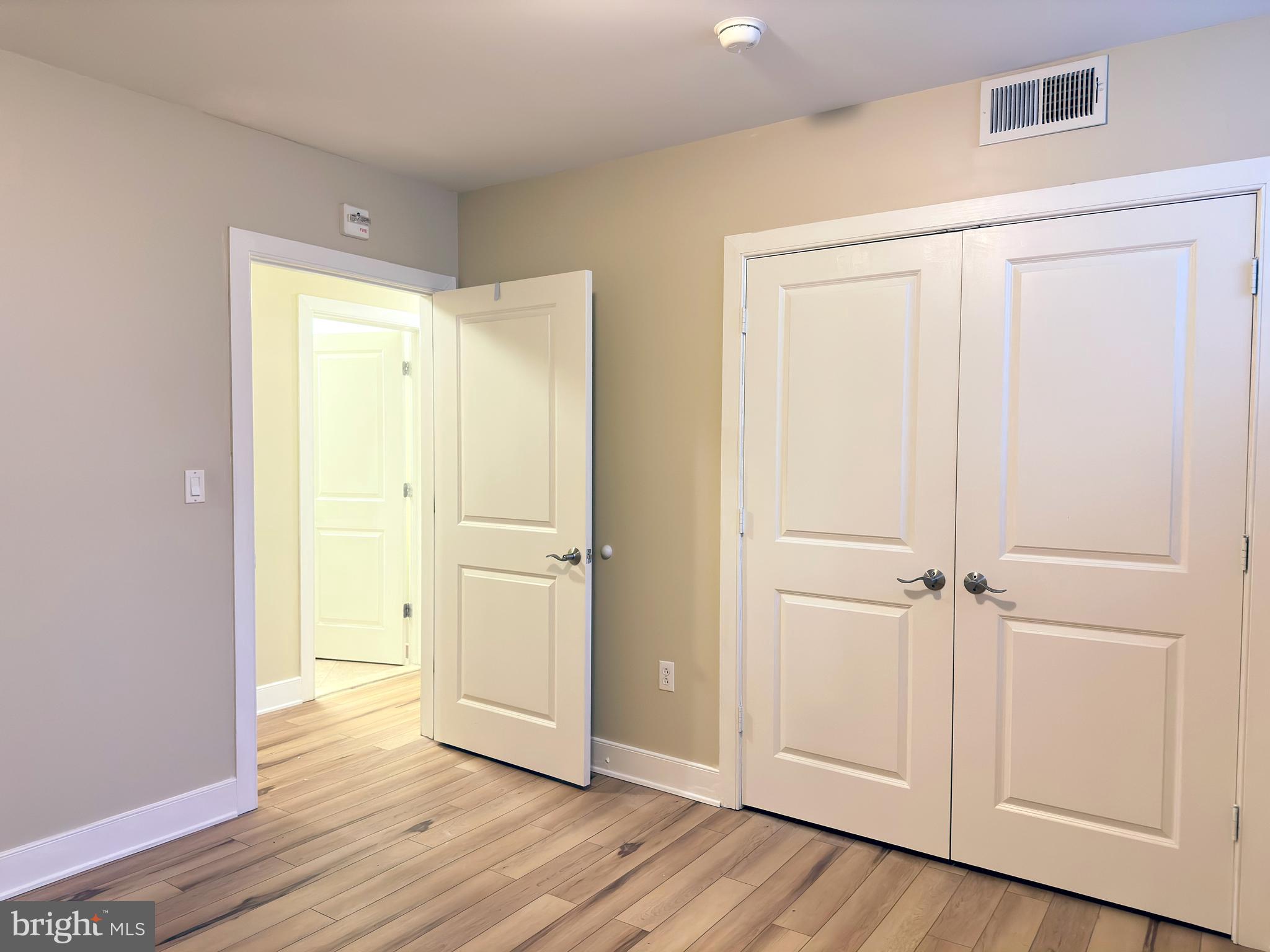 UNIVERSITY CITY - Residential Lease