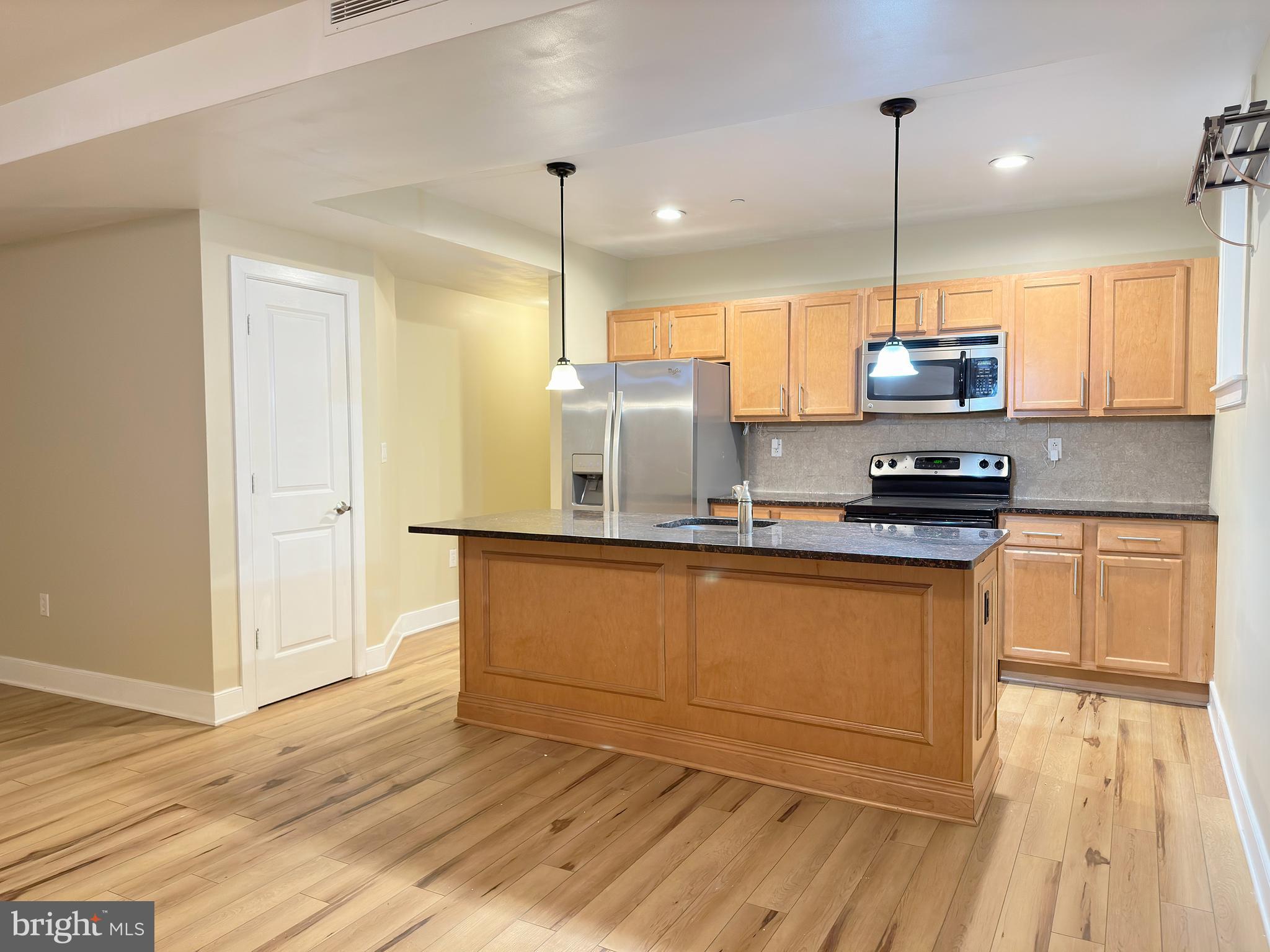 UNIVERSITY CITY - Residential Lease