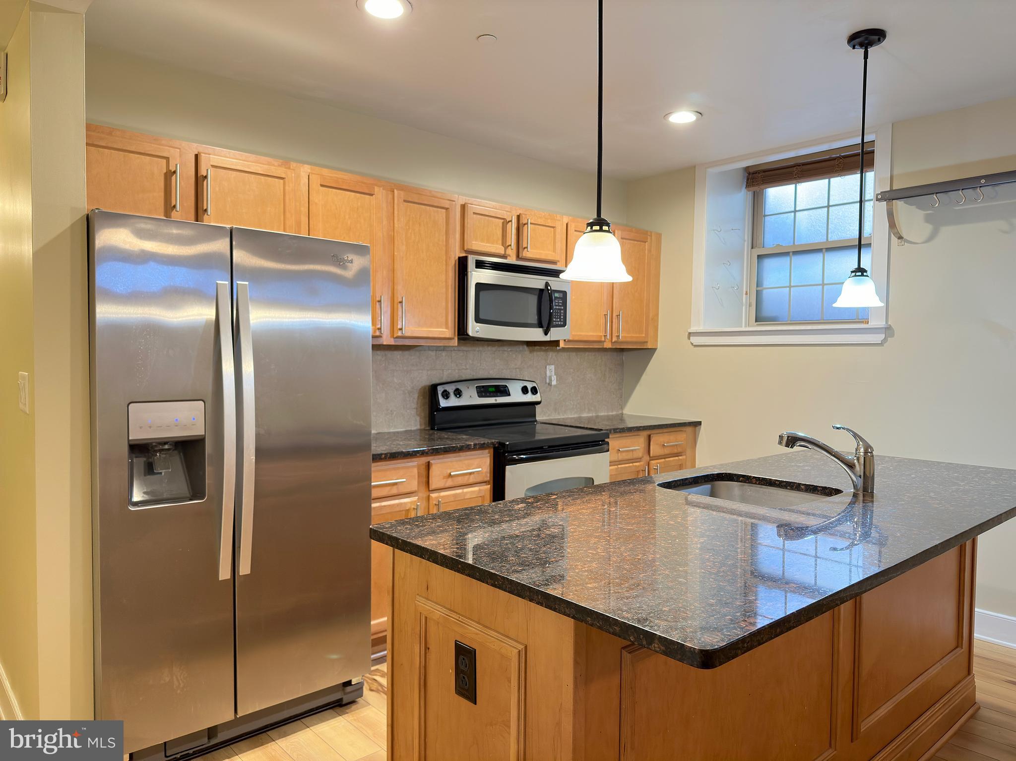 UNIVERSITY CITY - Residential Lease