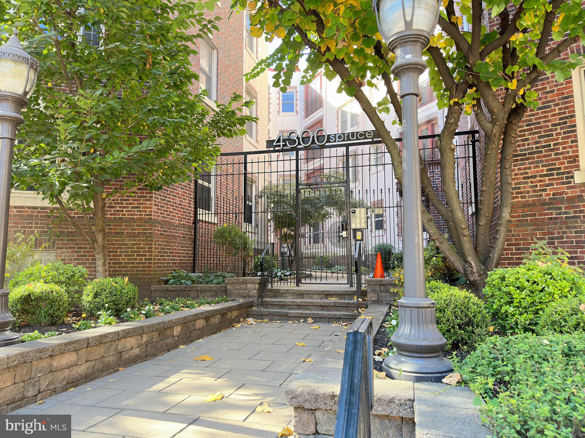 UNIVERSITY CITY - Residential Lease