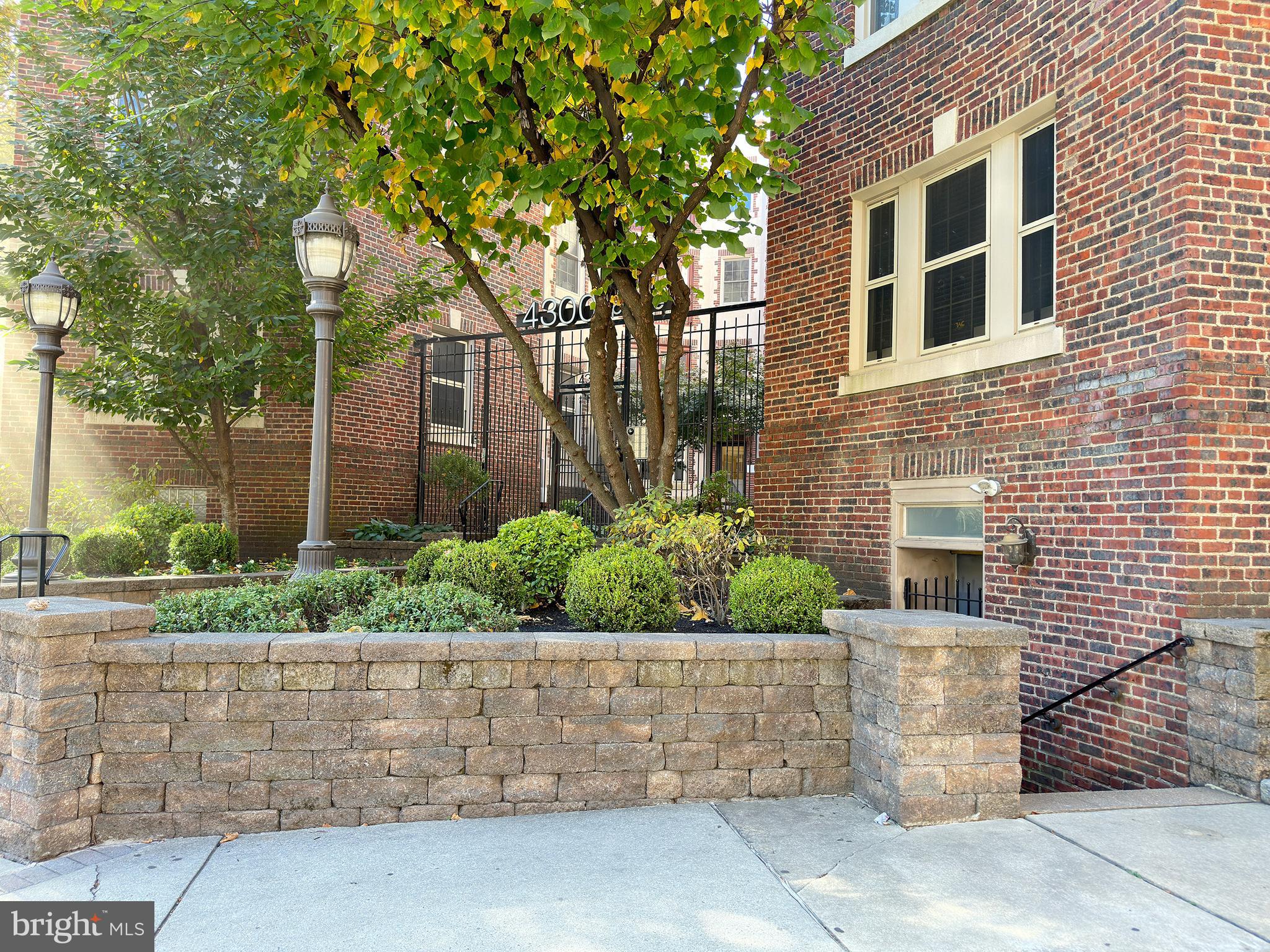 UNIVERSITY CITY - Residential Lease