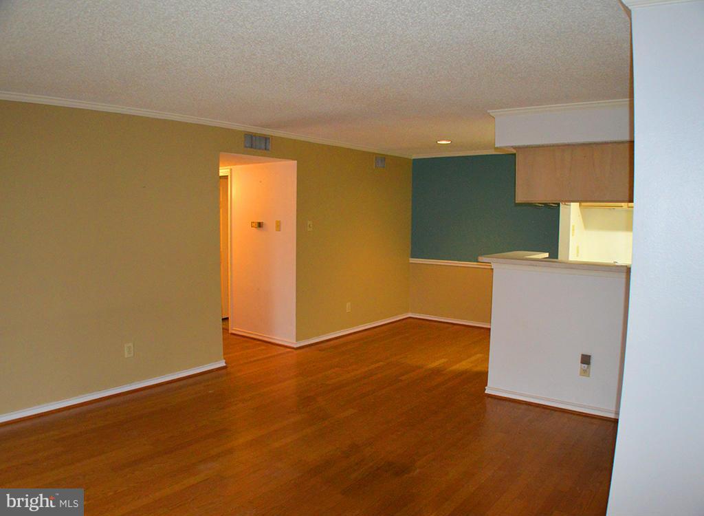 FOUNTAINS AT MCLEAN - Residential