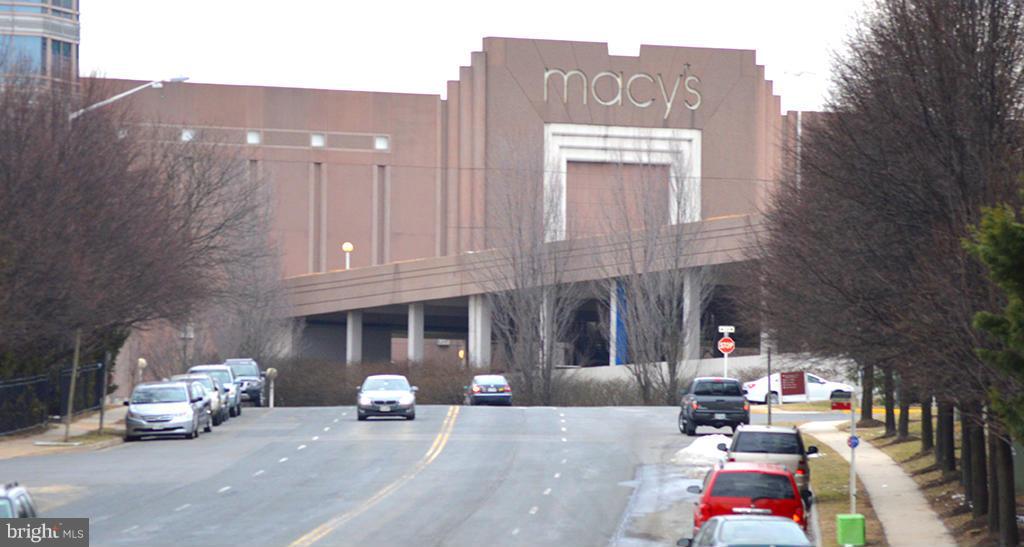 FOUNTAINS AT MCLEAN - Residential