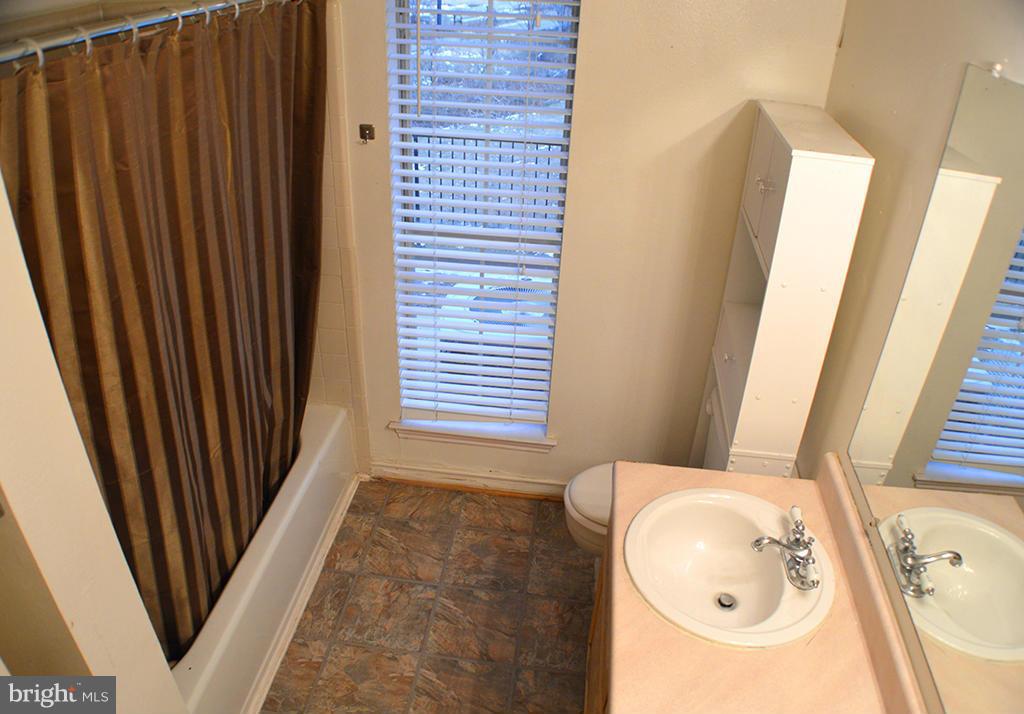 FOUNTAINS AT MCLEAN - Residential