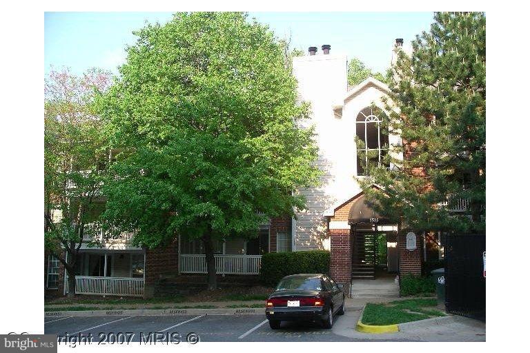 FOUNTAINS AT MCLEAN - Residential