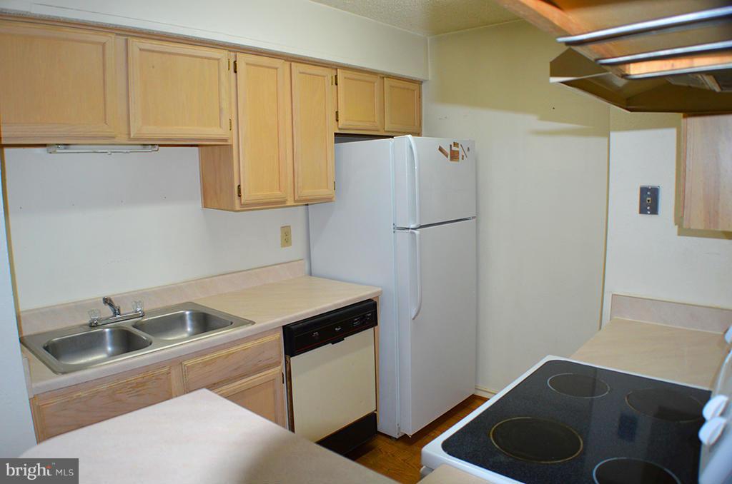 FOUNTAINS AT MCLEAN - Residential