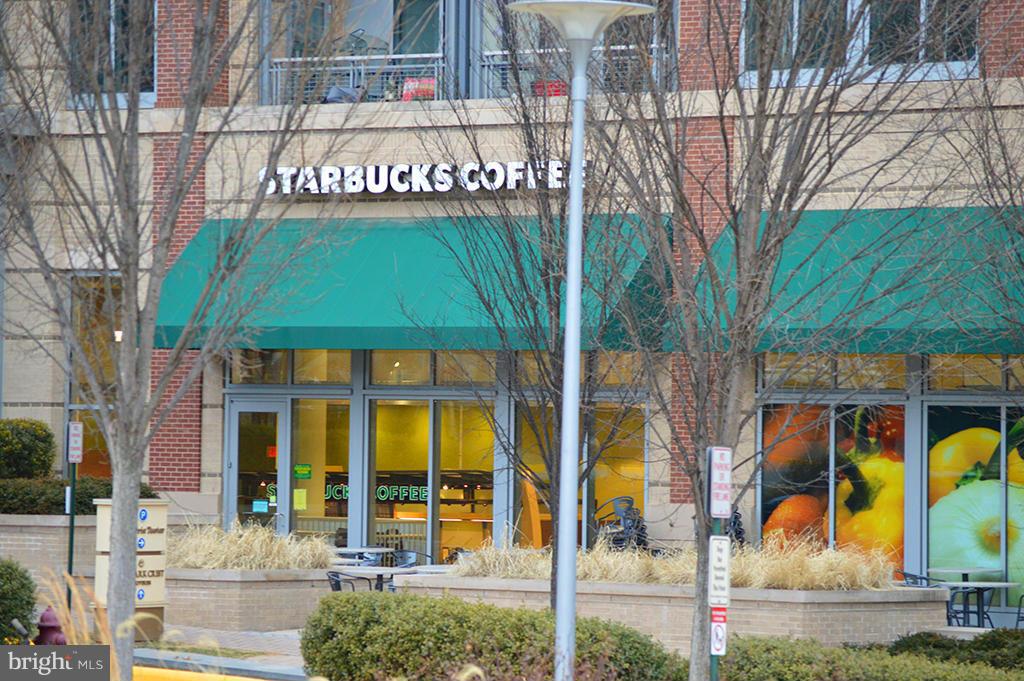 FOUNTAINS AT MCLEAN - Residential