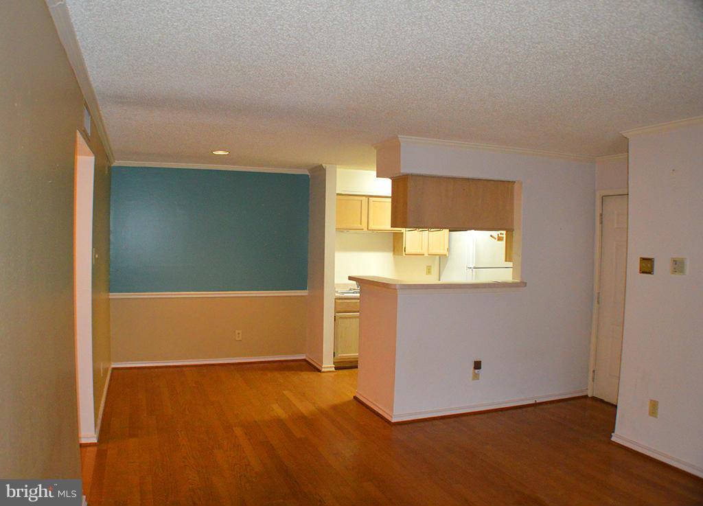 FOUNTAINS AT MCLEAN - Residential