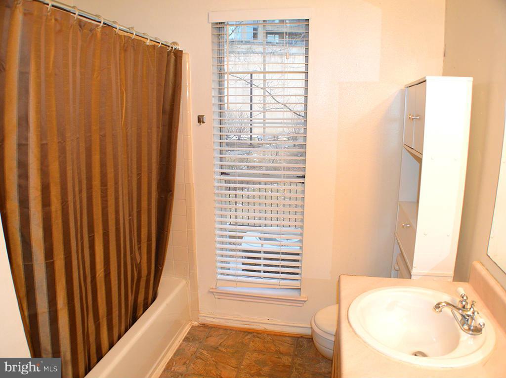 FOUNTAINS AT MCLEAN - Residential