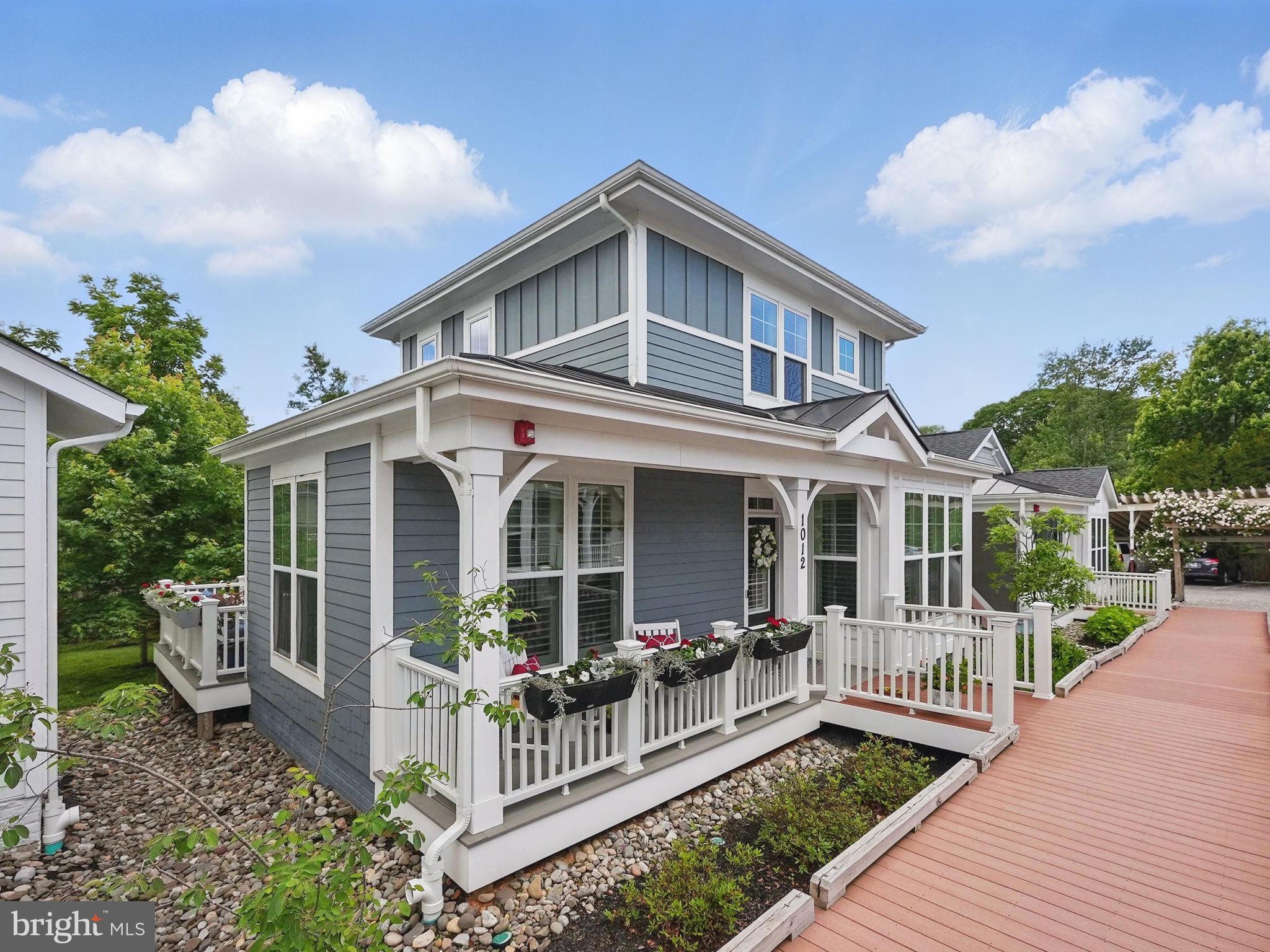 1012 RAILROAD AVENUE