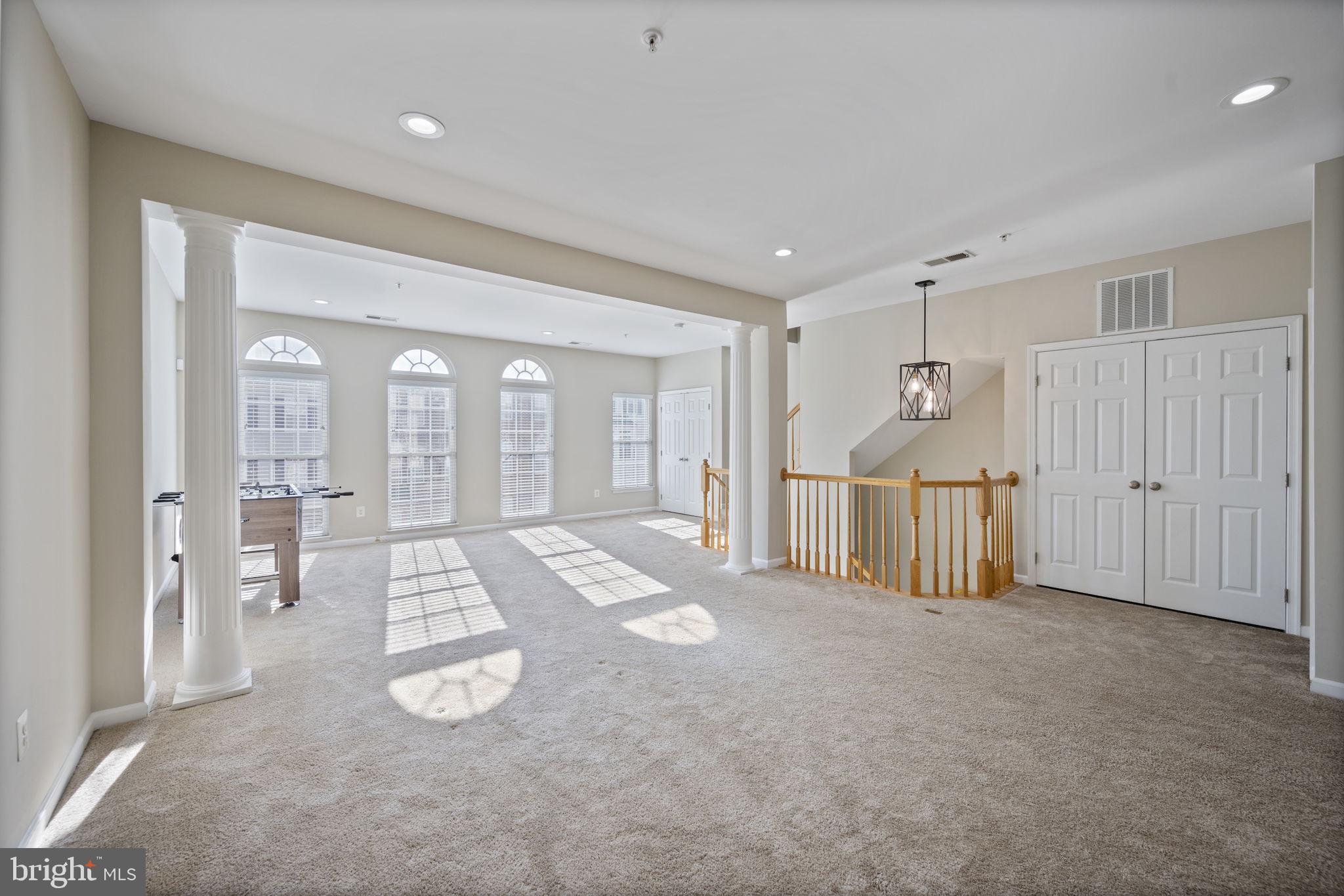 ELKRIDGE CROSSING - Residential