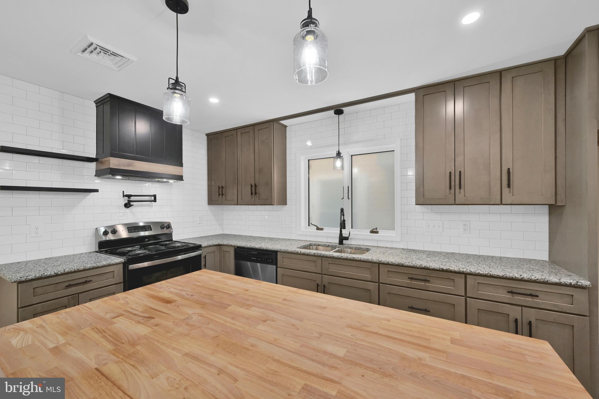 MOUNT HOPE - Residential