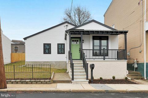 1308 MOUNT HOPE AVENUE POTTSVILLE PA 17901