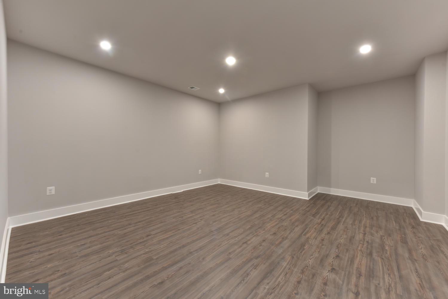 GARDEN CITY - Residential