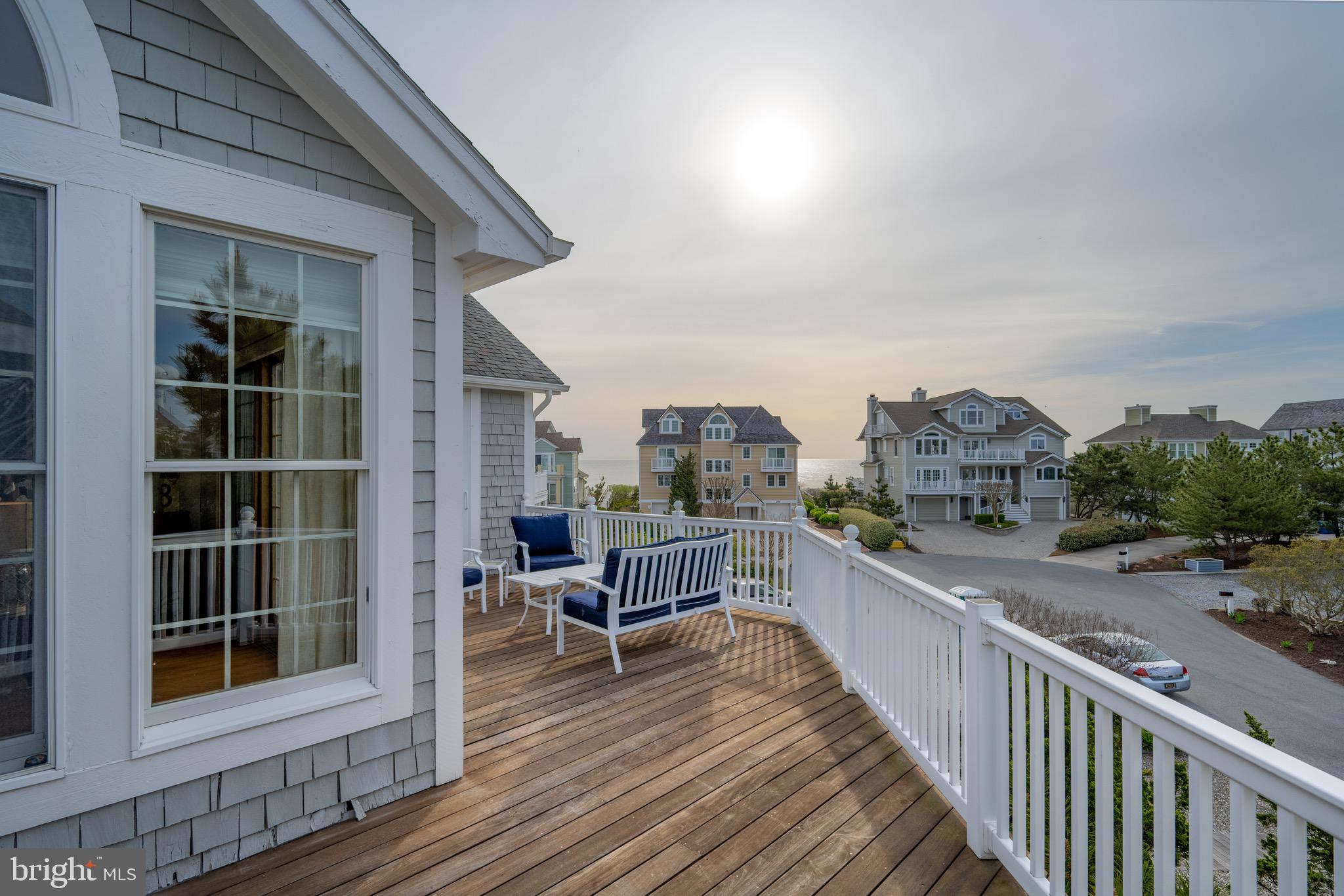 PELICANS POUCH - Residential