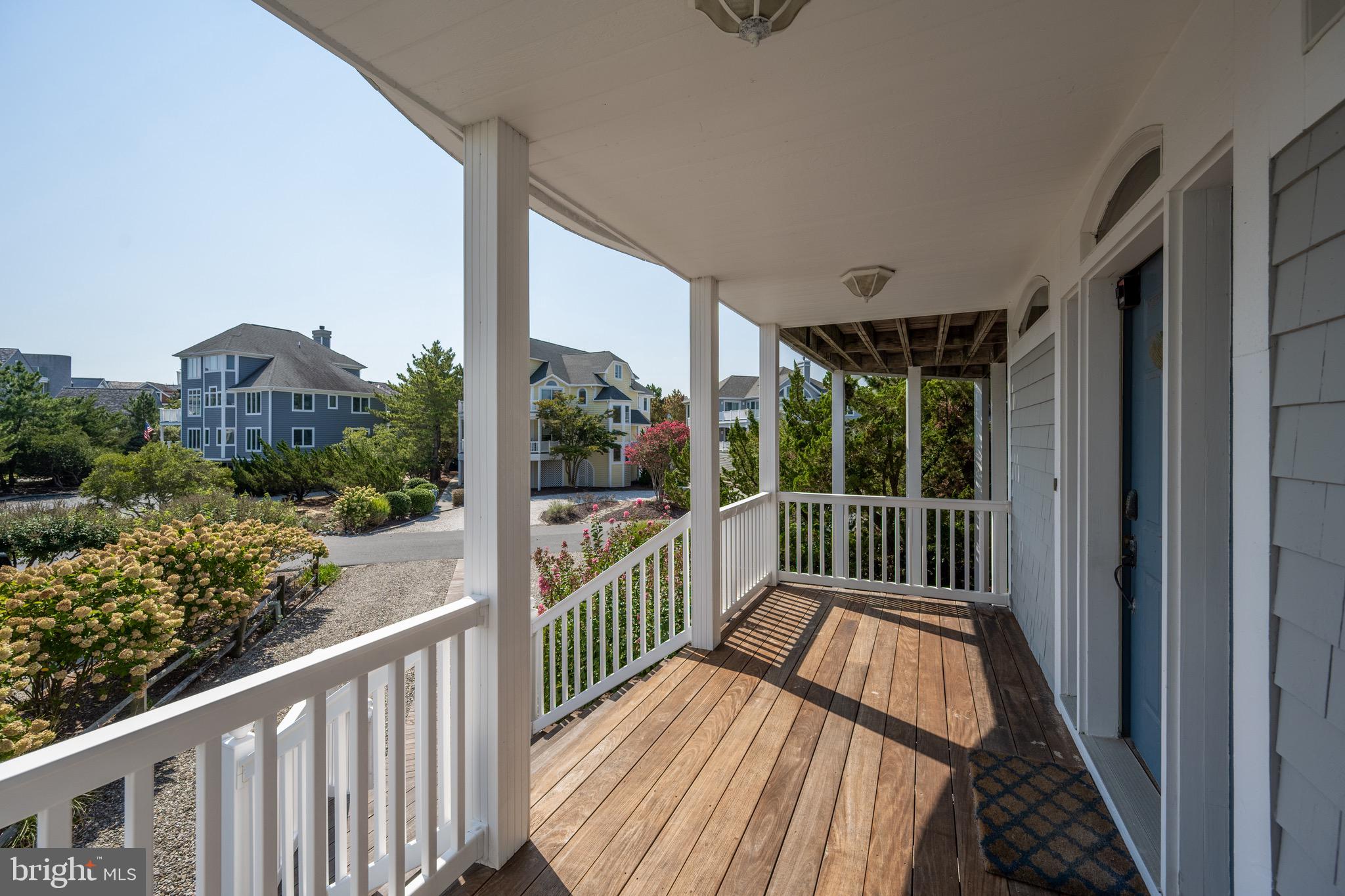 PELICANS POUCH - Residential