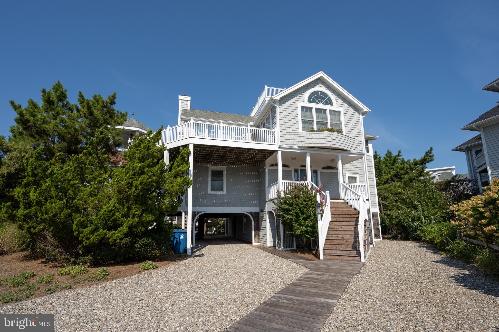 PELICANS POUCH - Residential