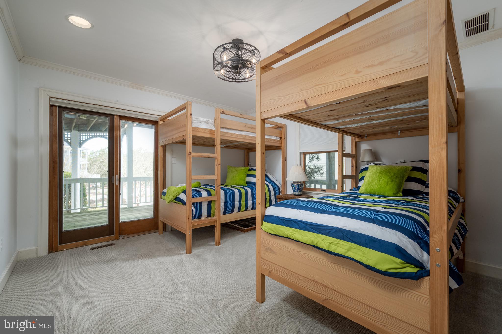 PELICANS POUCH - Residential