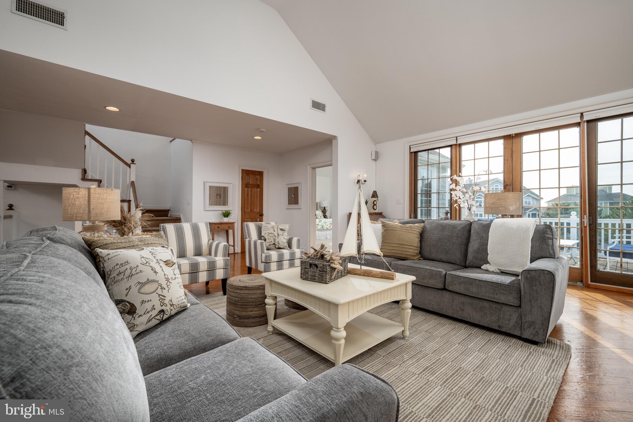 PELICANS POUCH - Residential