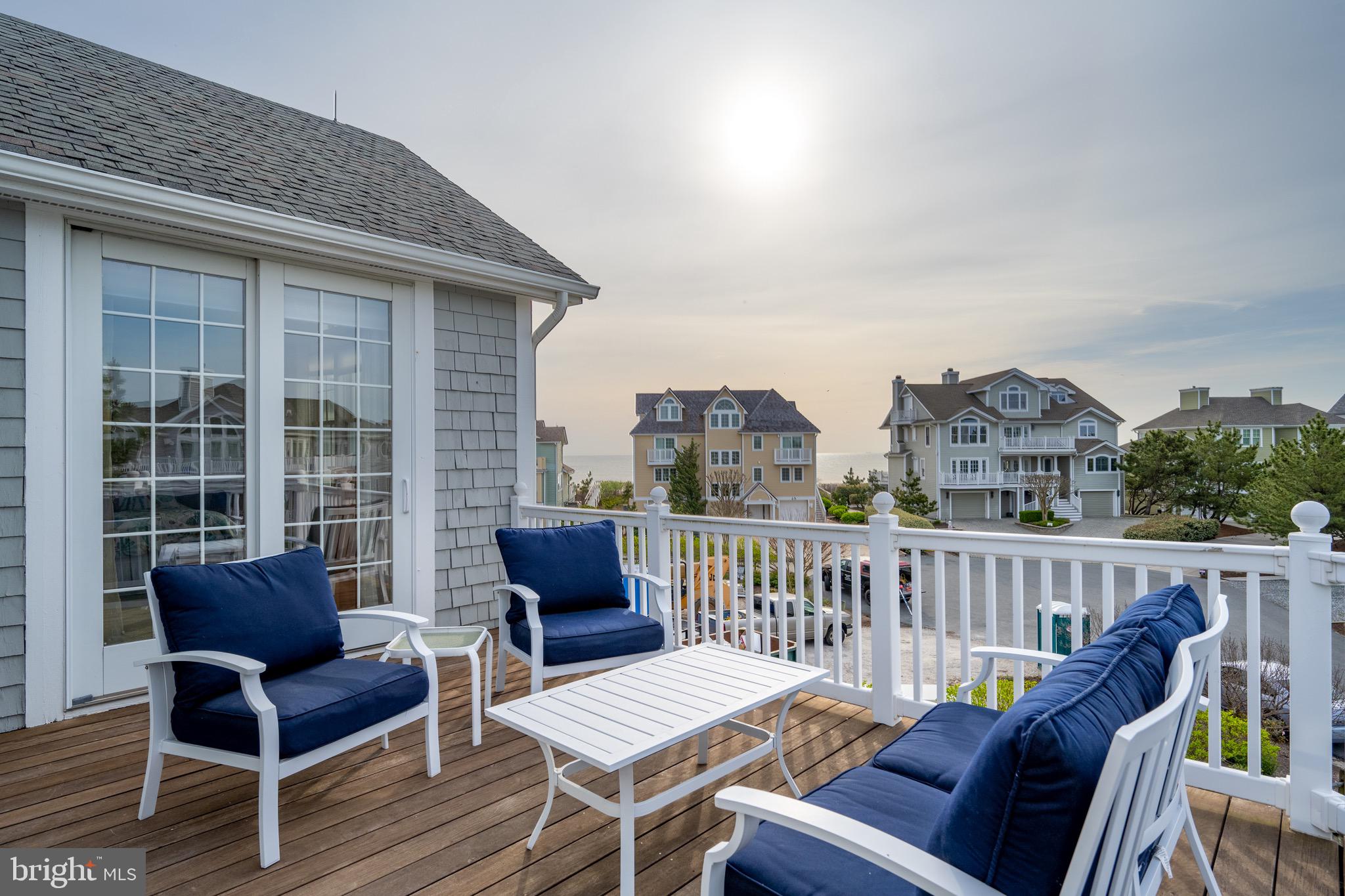 PELICANS POUCH - Residential