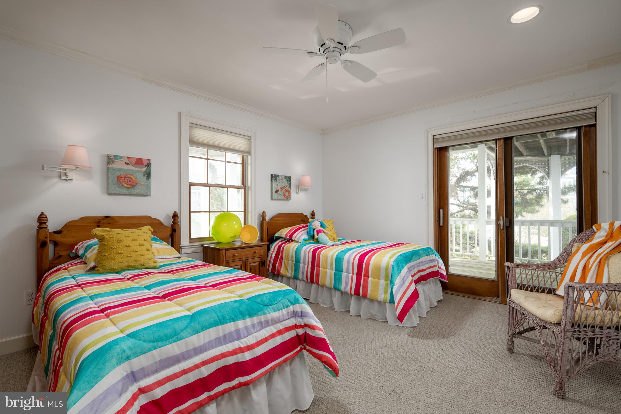 PELICANS POUCH - Residential