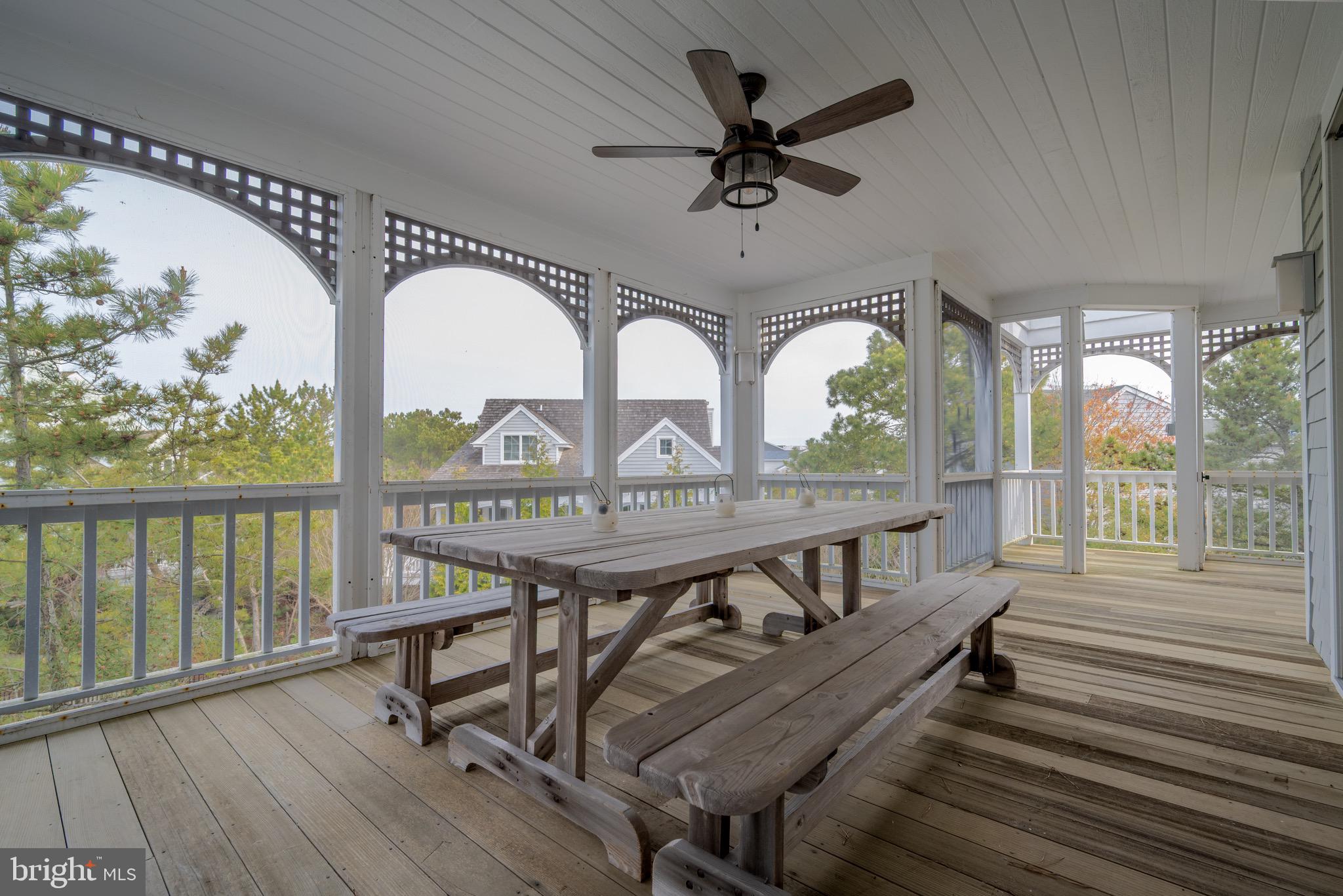 PELICANS POUCH - Residential