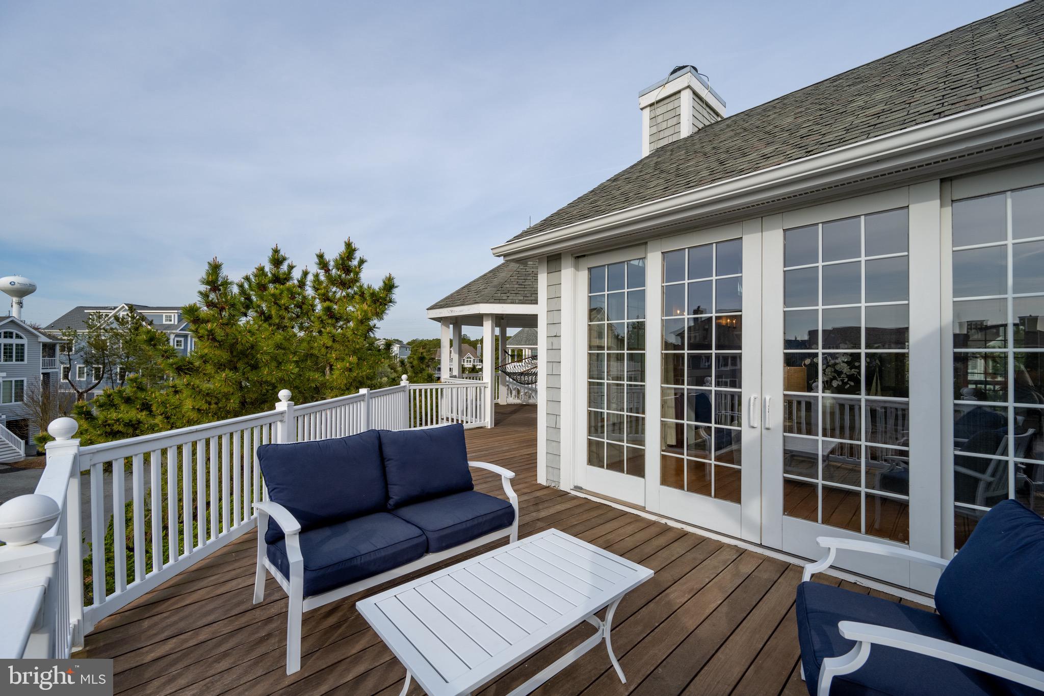 PELICANS POUCH - Residential