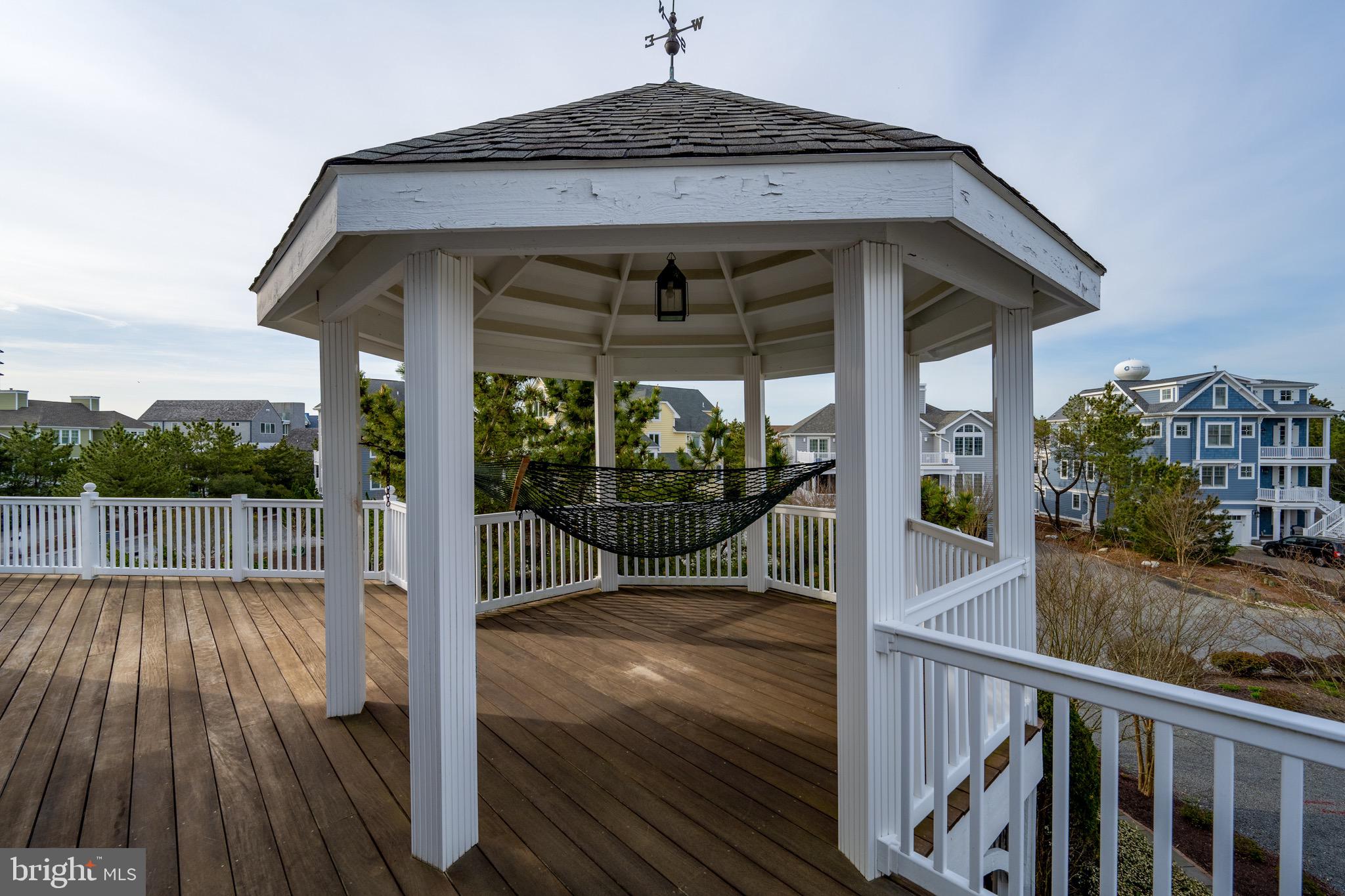 PELICANS POUCH - Residential