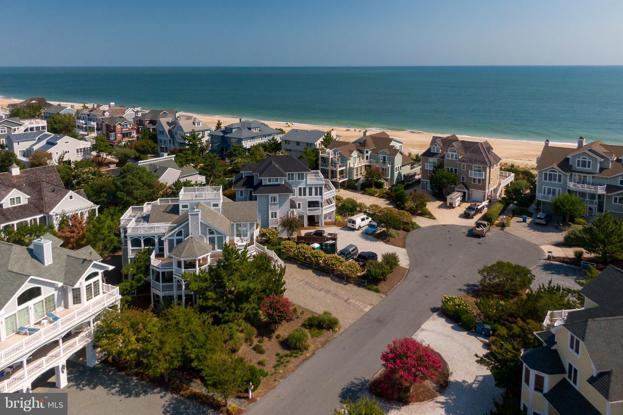 PELICANS POUCH - Residential