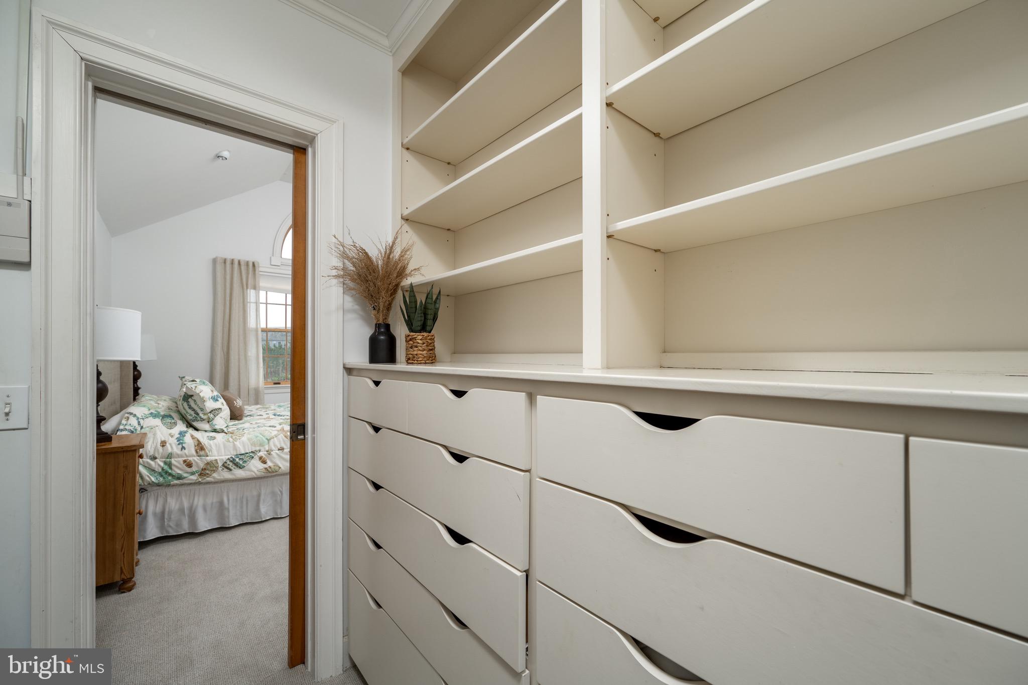 PELICANS POUCH - Residential