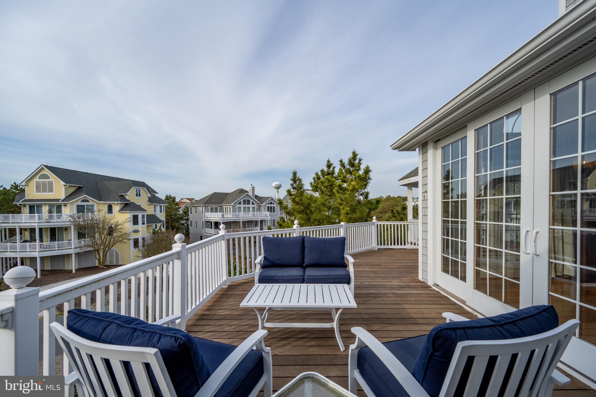 PELICANS POUCH - Residential