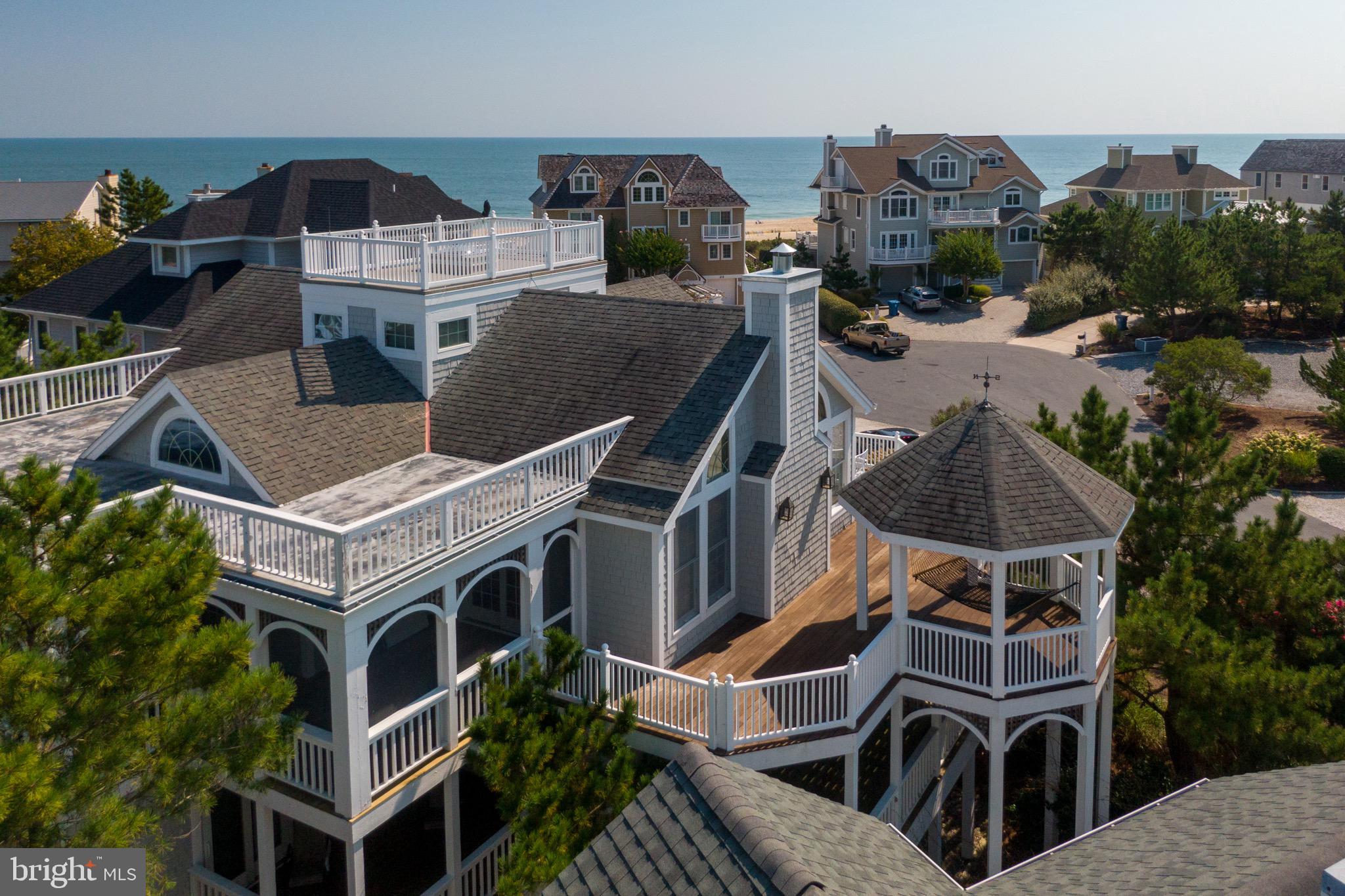 PELICANS POUCH - Residential