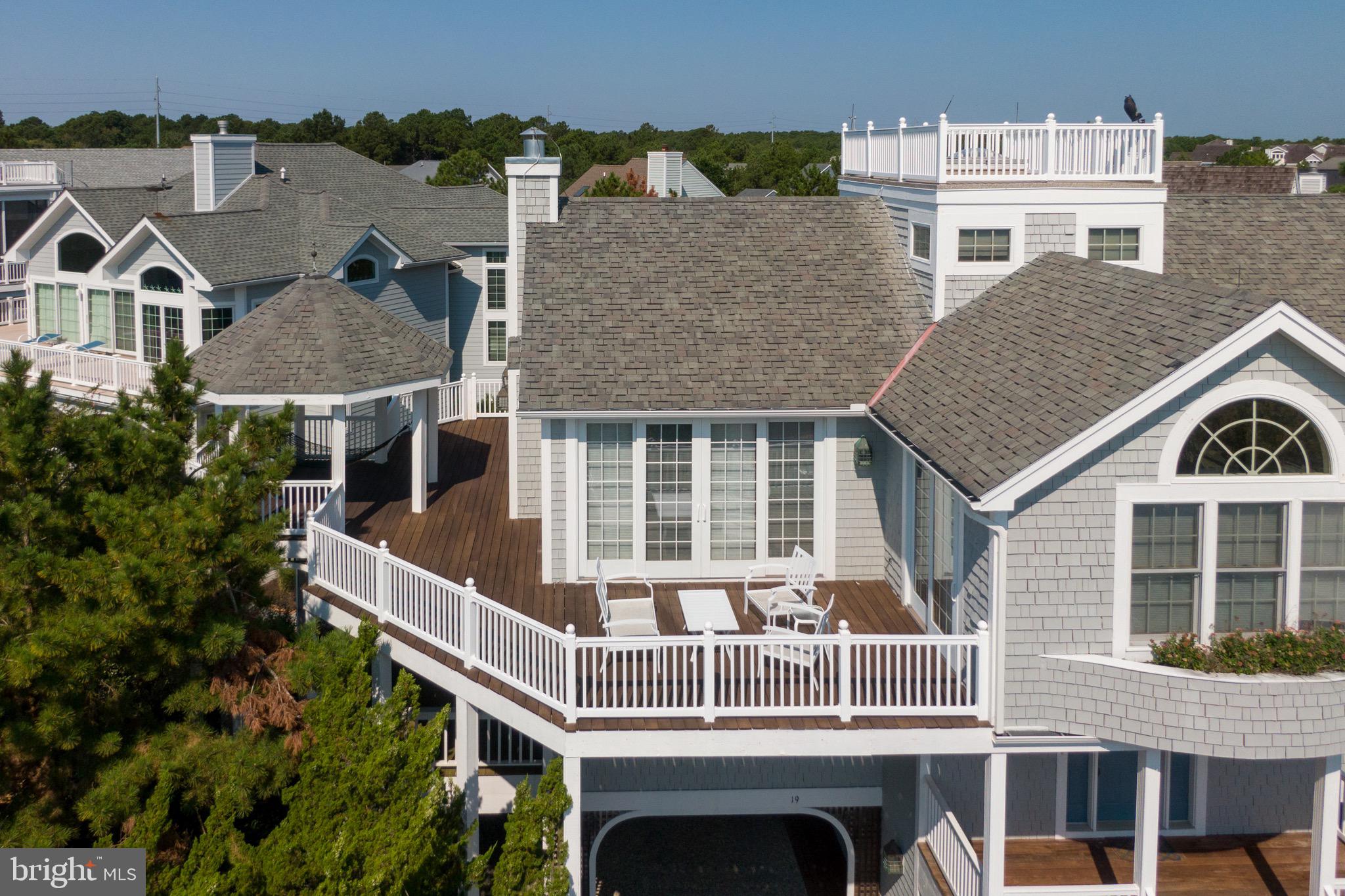 PELICANS POUCH - Residential