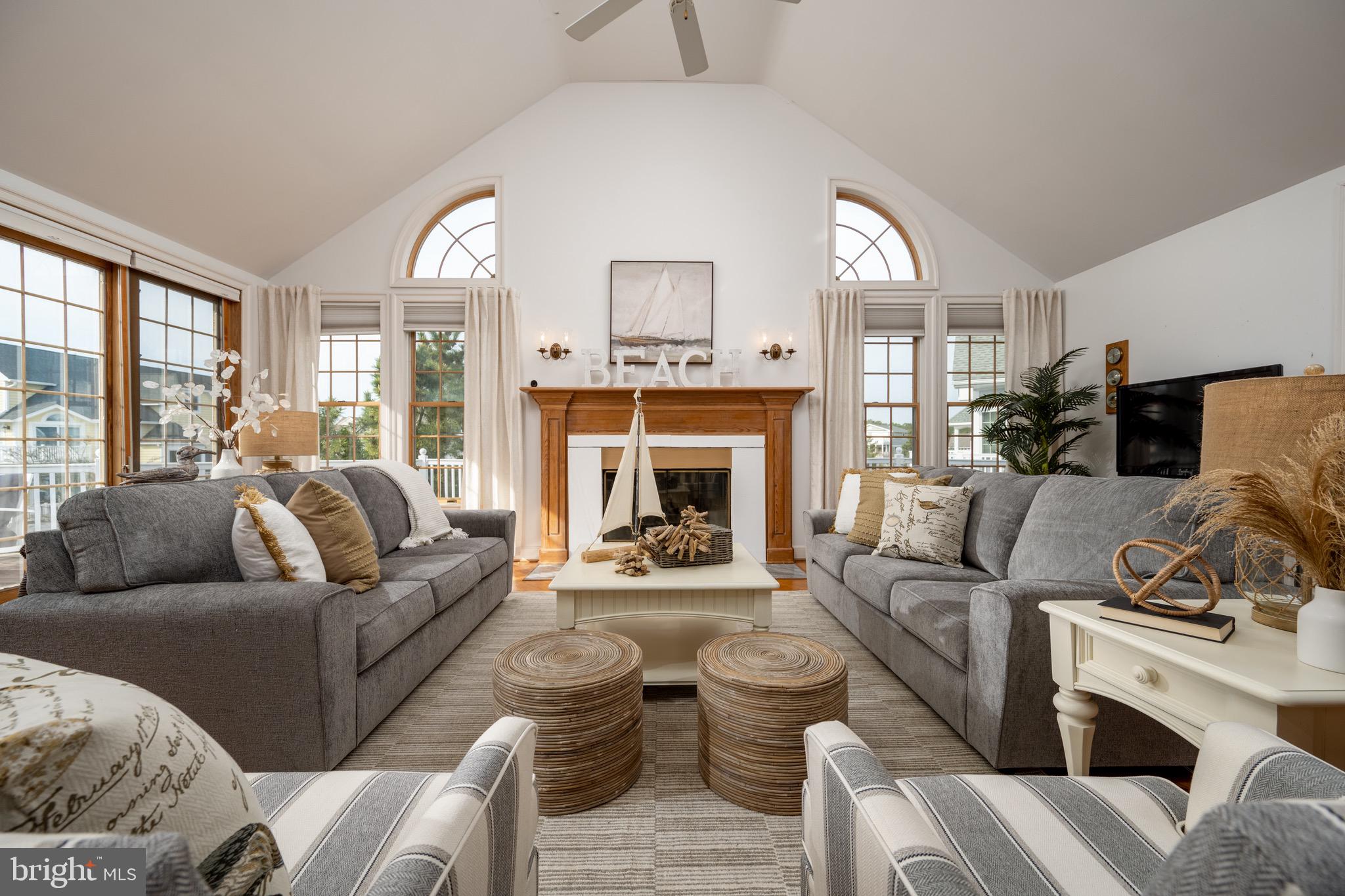 PELICANS POUCH - Residential