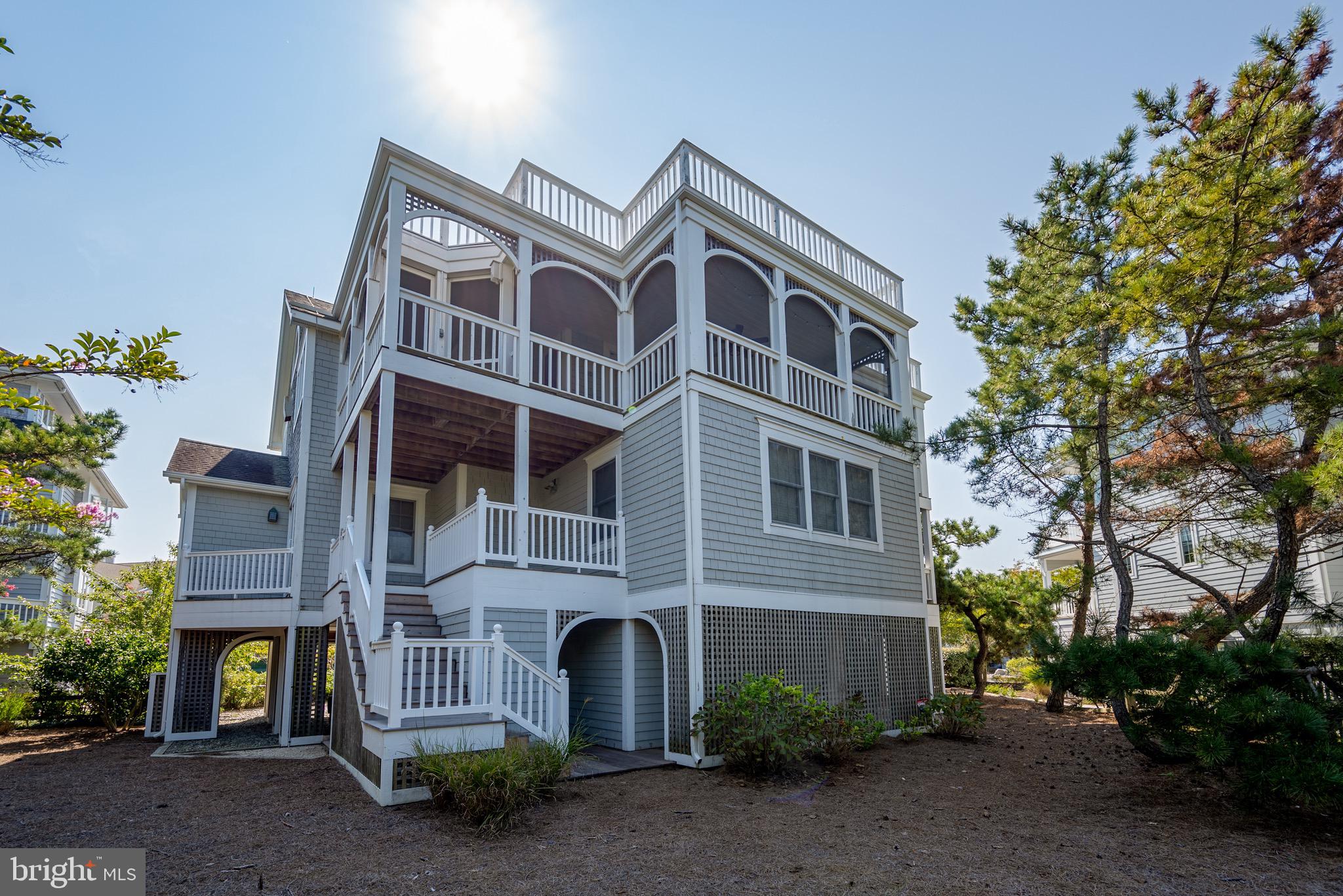 PELICANS POUCH - Residential