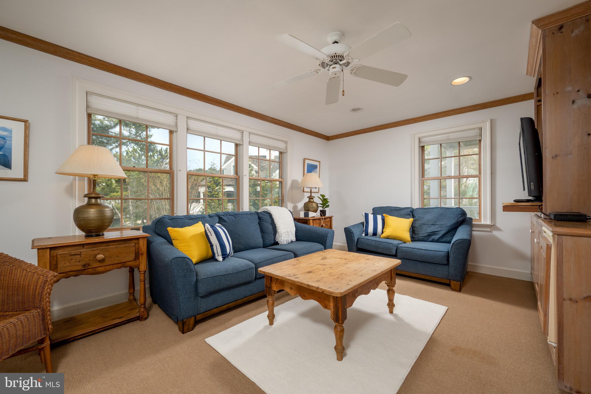 PELICANS POUCH - Residential